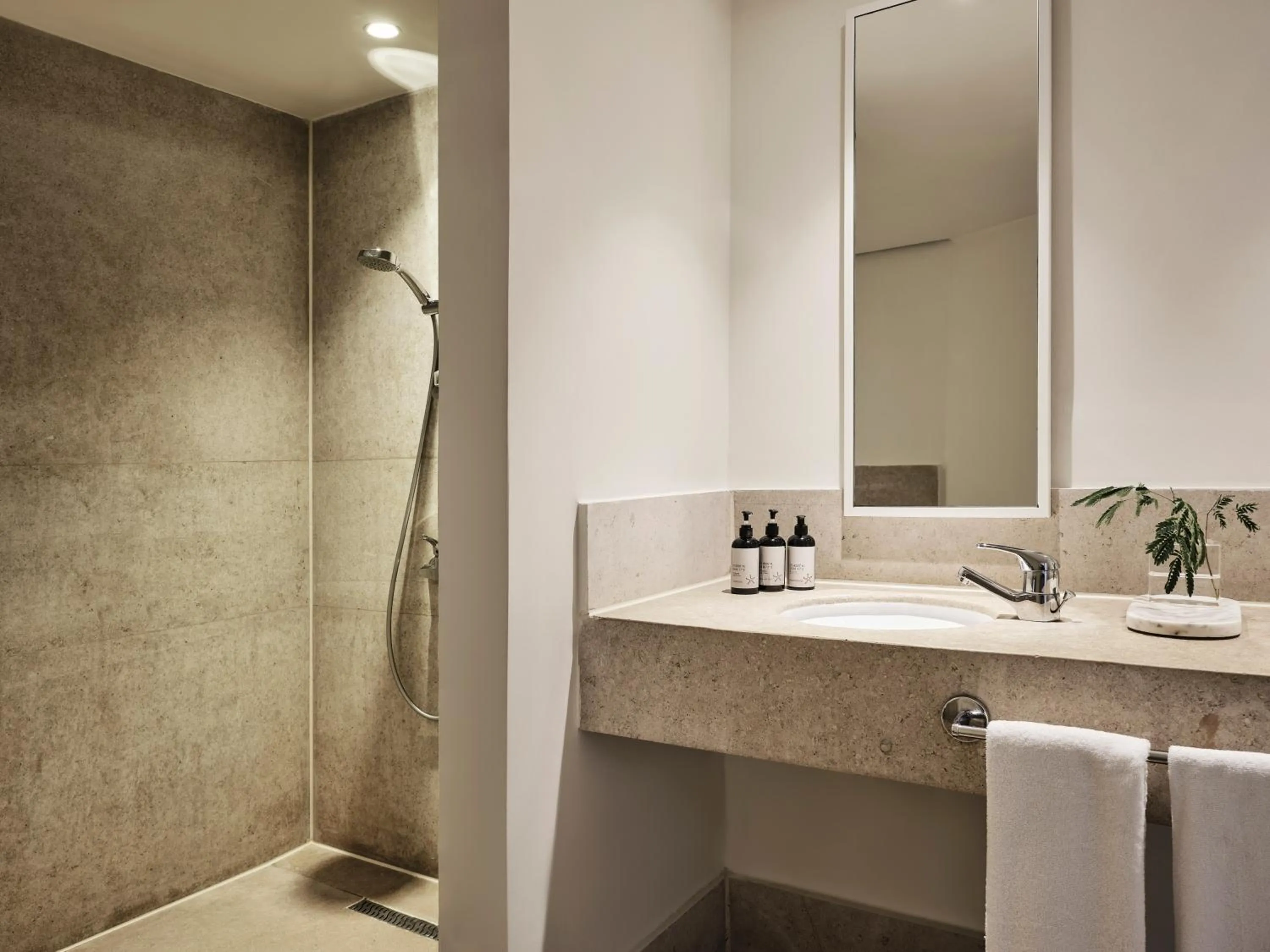 Bathroom in Captain's Inn Hotel