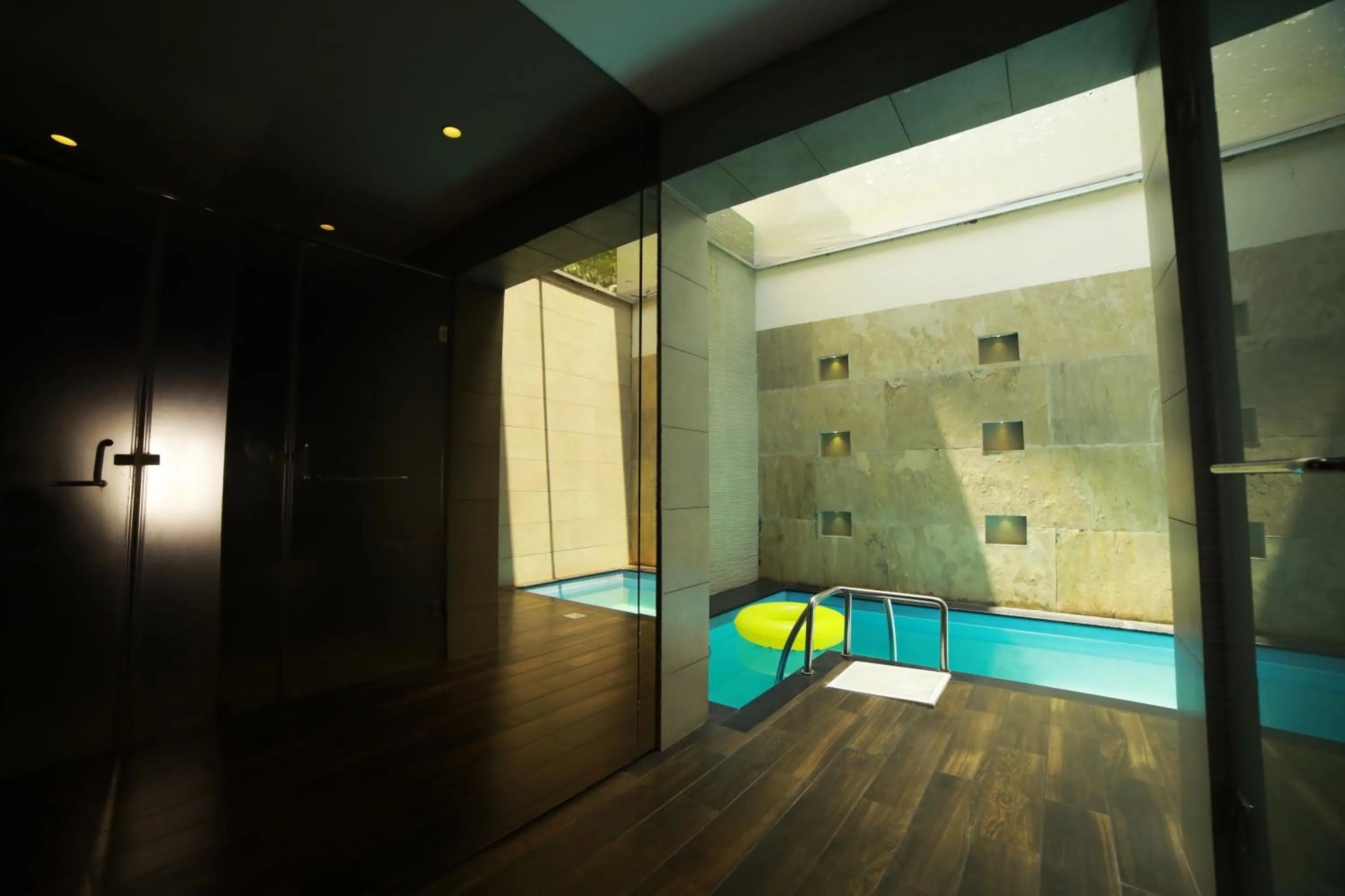 Swimming pool in Broad Bean Resort & Spa