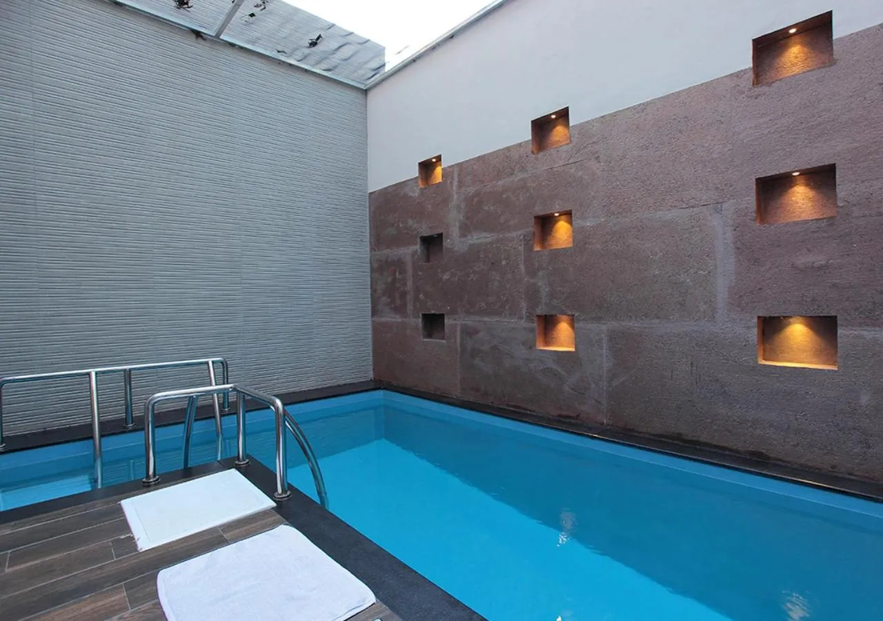 Swimming pool in Broad Bean Resort & Spa