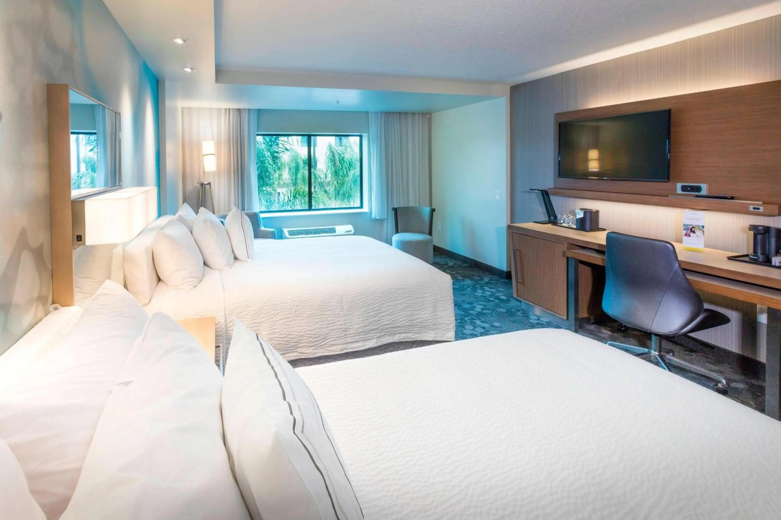 Photo of the whole room, Bed in Courtyard by Marriott St. Augustine Beach