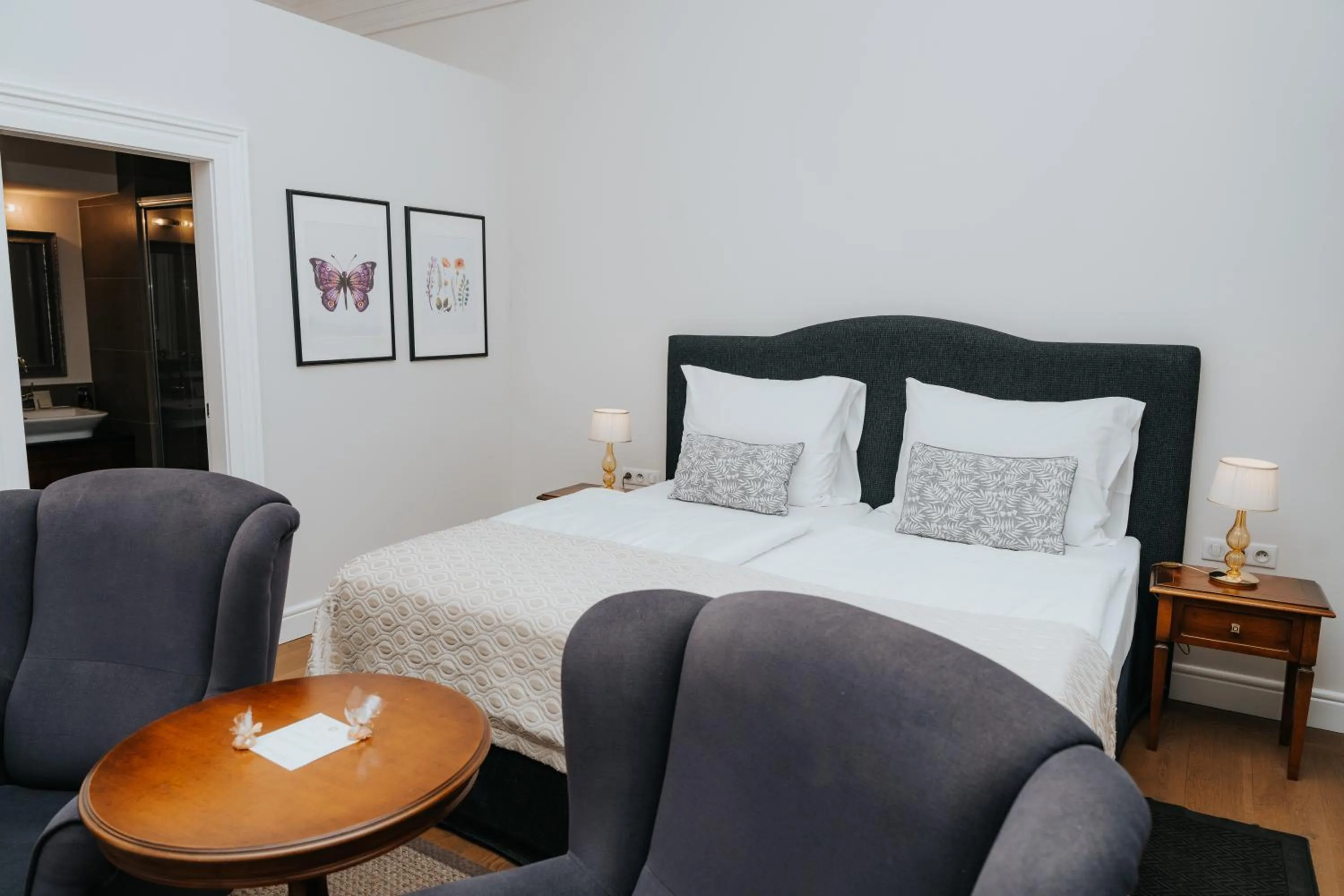 Property building, Bed in Hotel Château Gbeľany