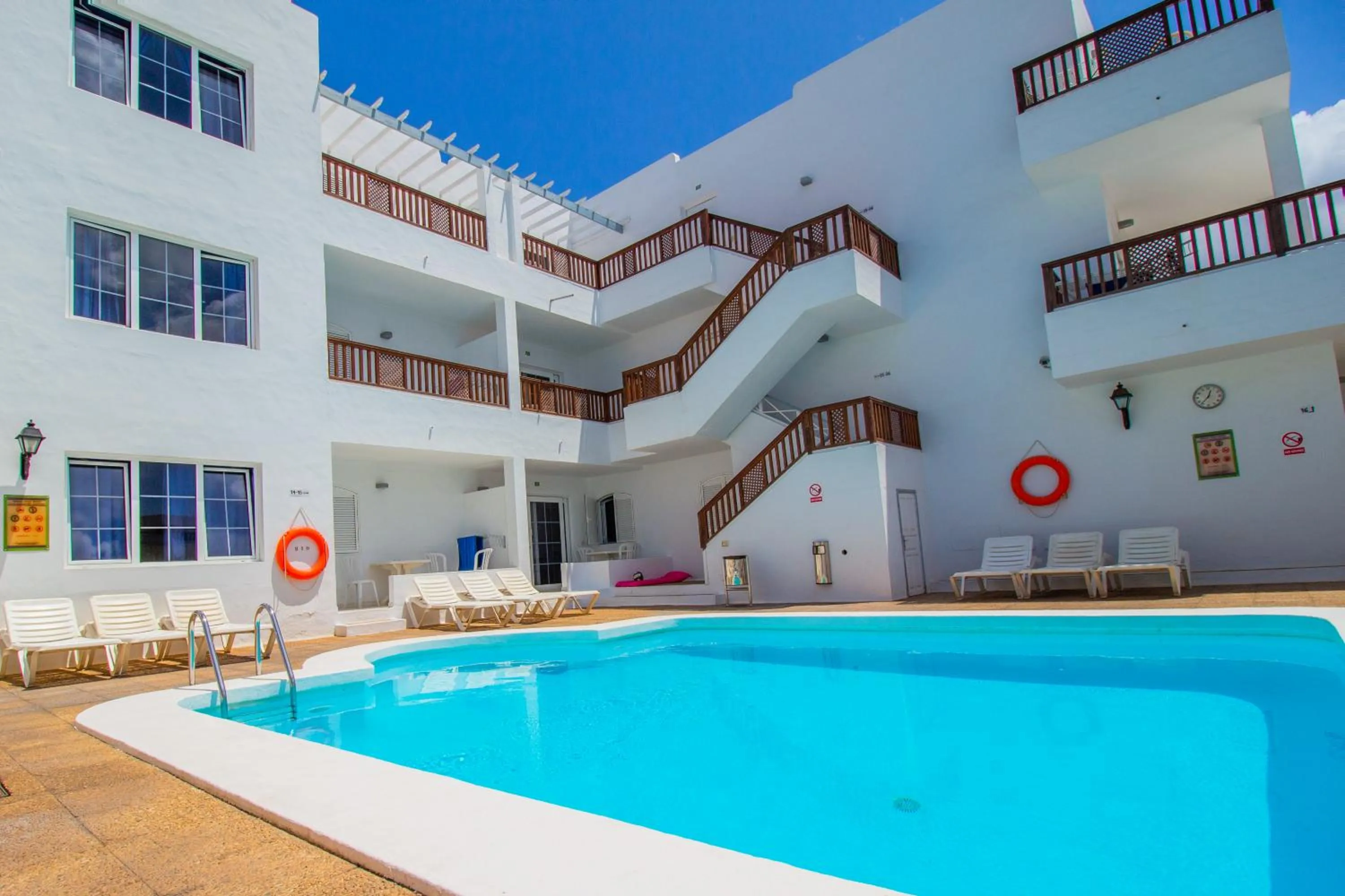 Swimming pool in Vista Mar Apartamentos