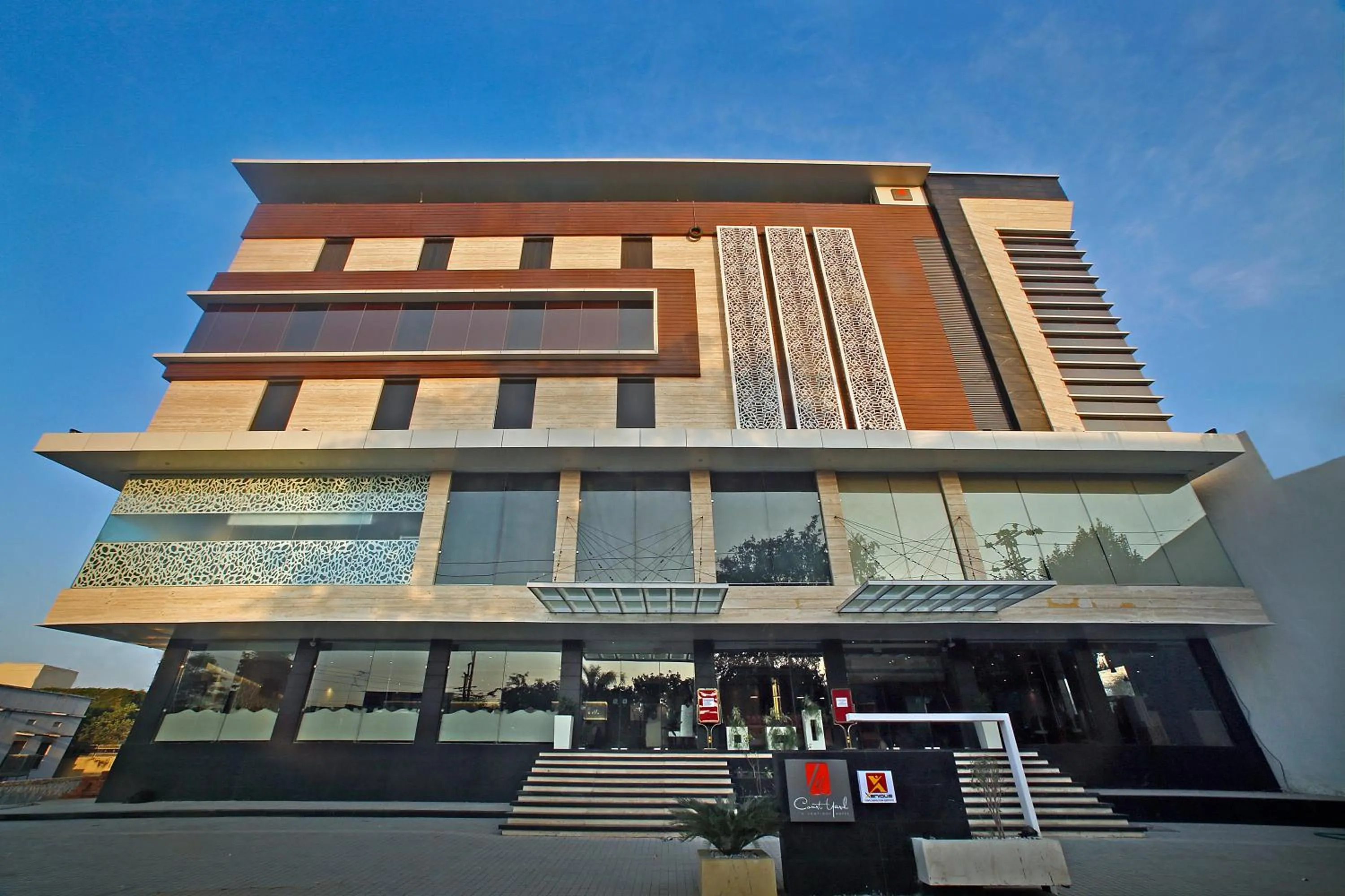 Facade/entrance in Hotel LN Courtyard