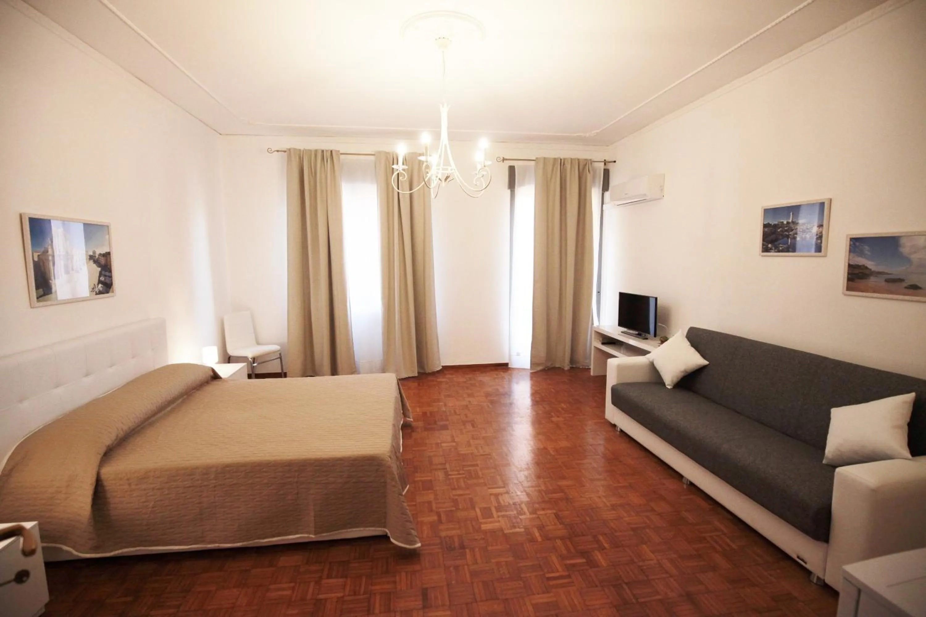 Photo of the whole room, Bed in B&B Tarì