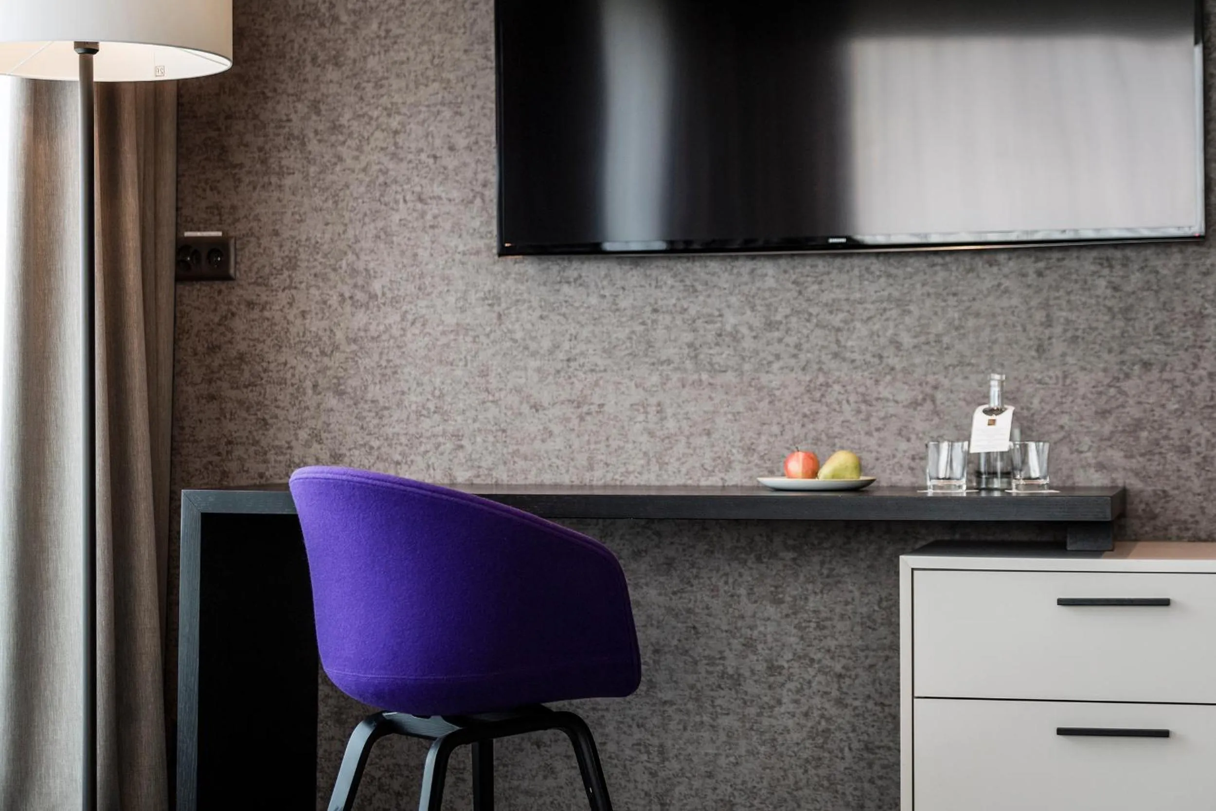 Seating area in b-smart hotel Bendern