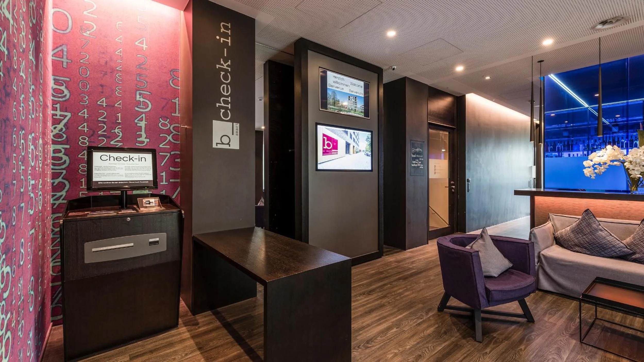 Lobby or reception in b-smart hotel Bendern