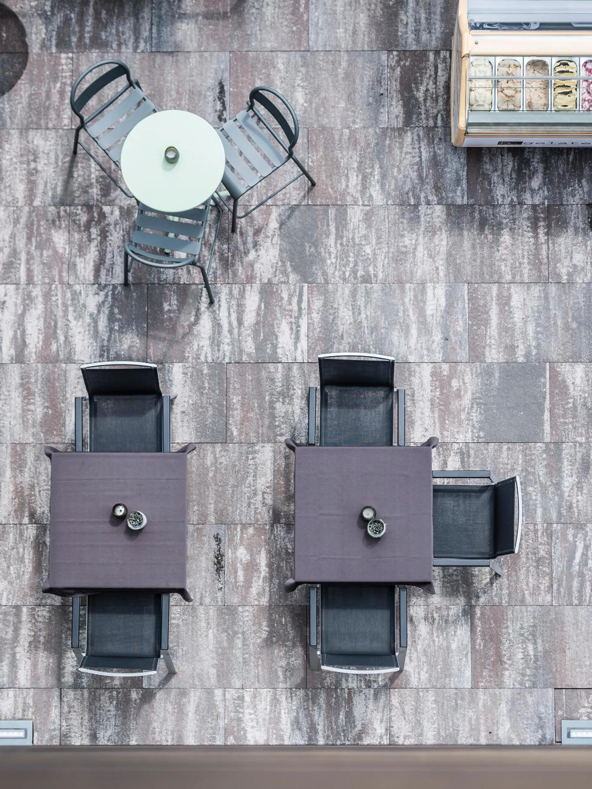 Restaurant/places to eat in b-smart hotel Bendern