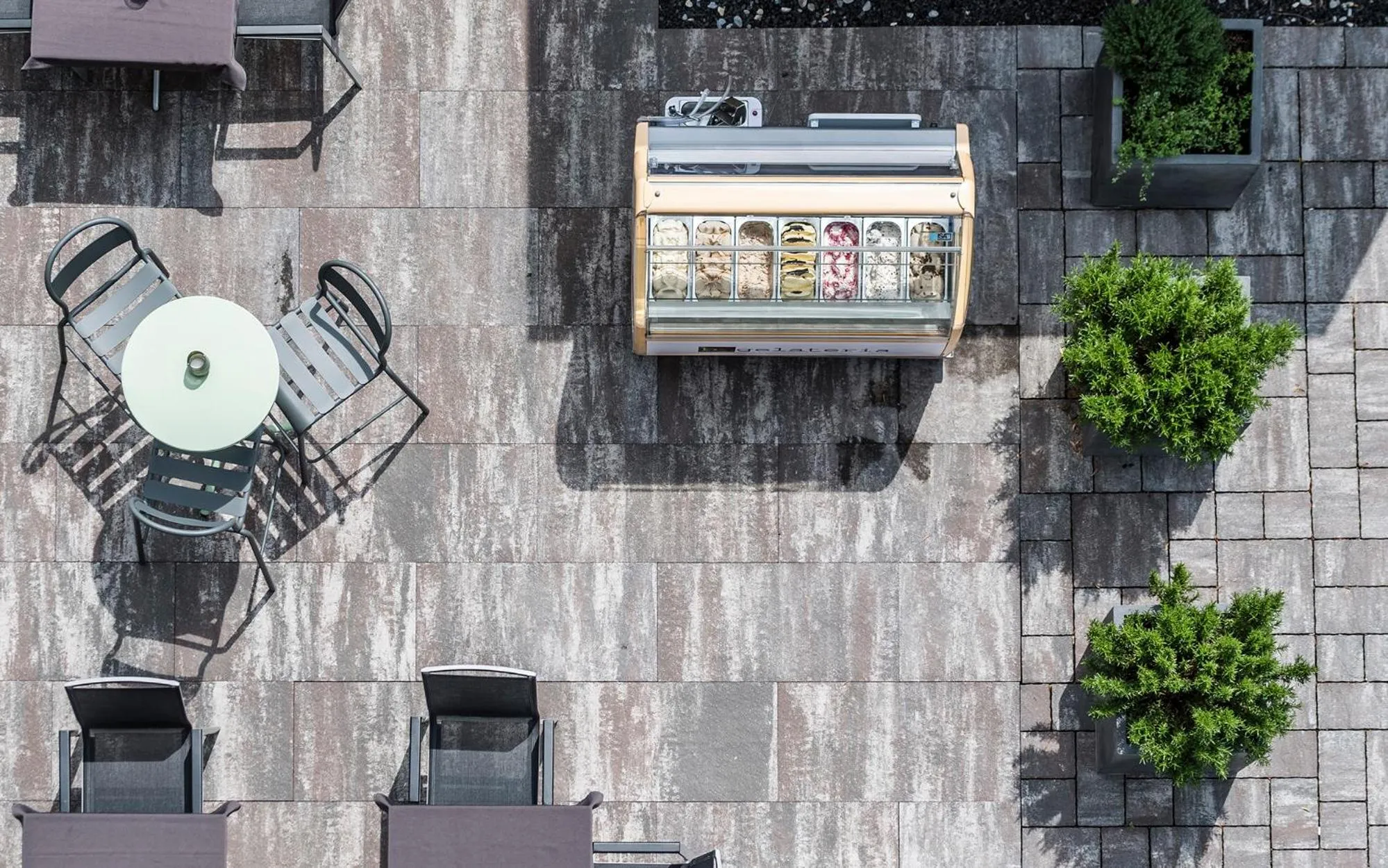 Restaurant/places to eat in b-smart hotel Bendern