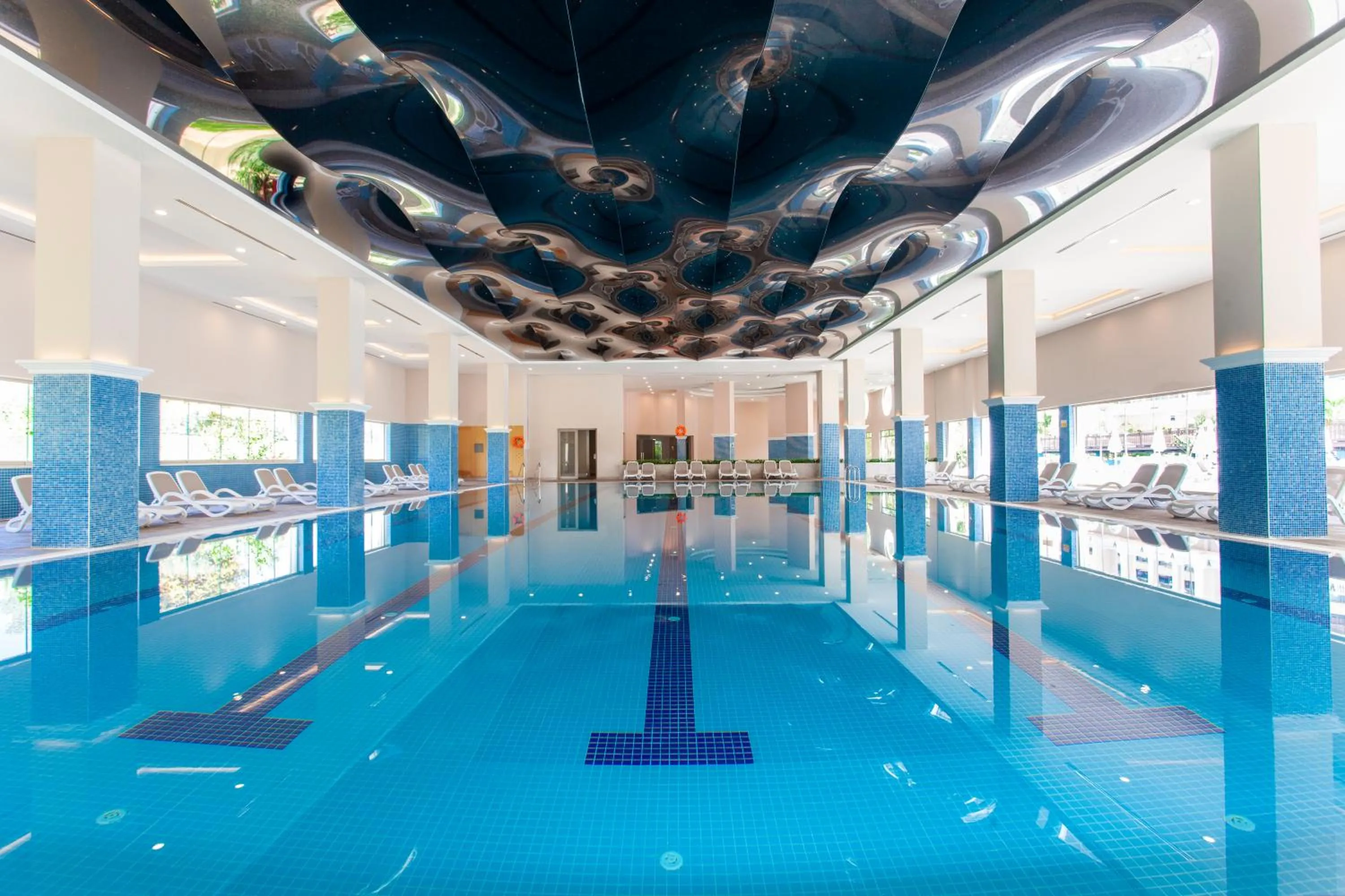 Swimming pool in Haydarpasha Palace Hotel