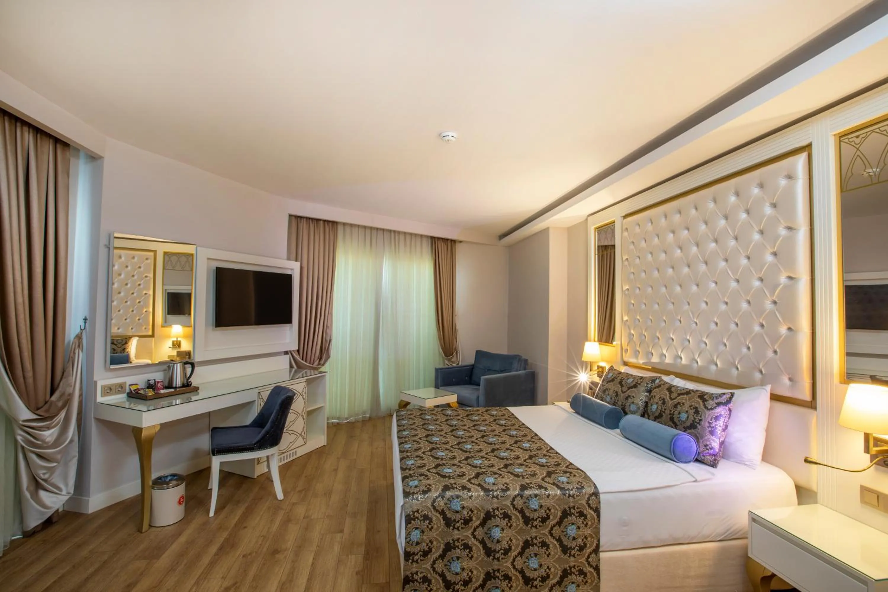 Photo of the whole room, Bed in Haydarpasha Palace Hotel