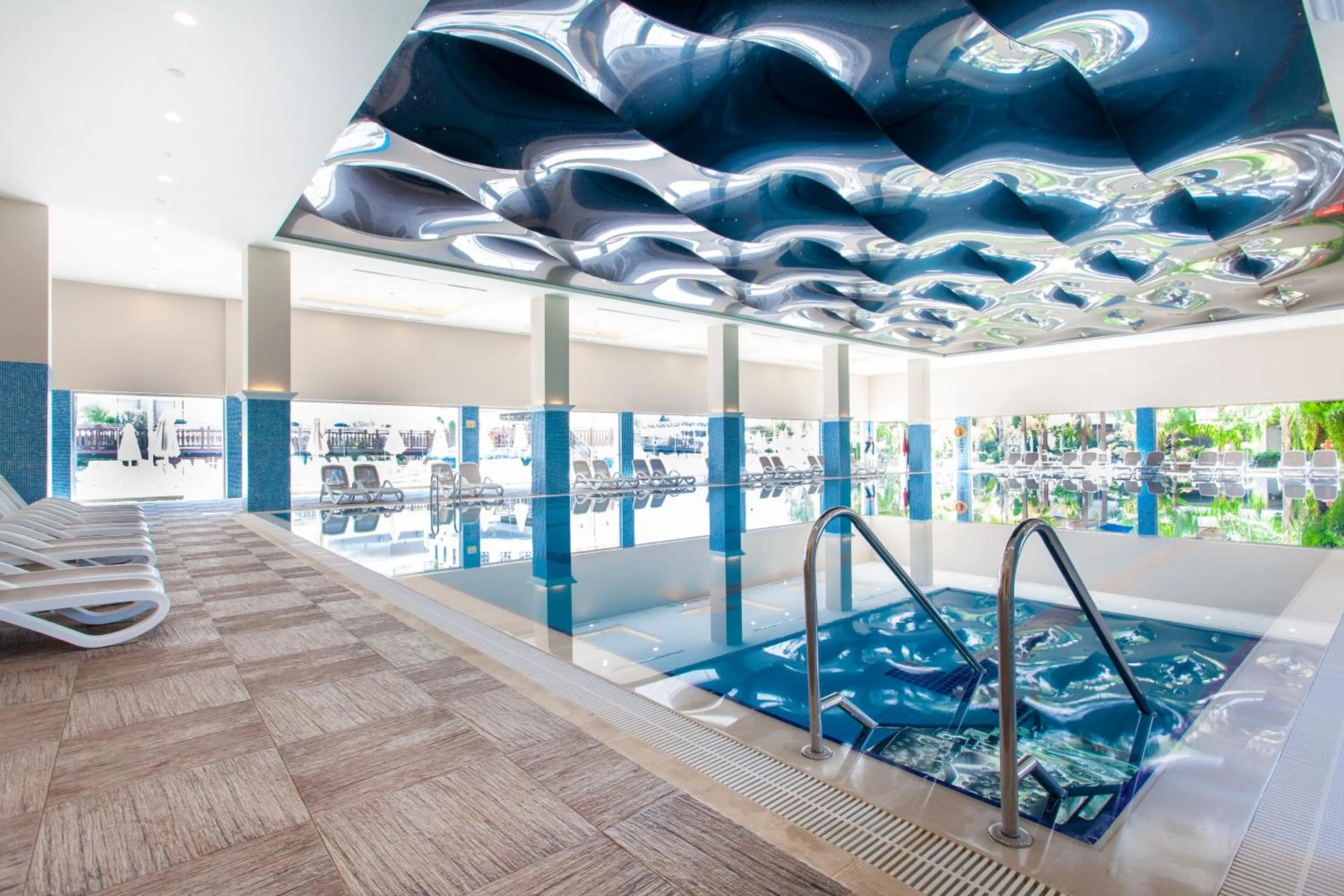 Swimming pool in Haydarpasha Palace Hotel