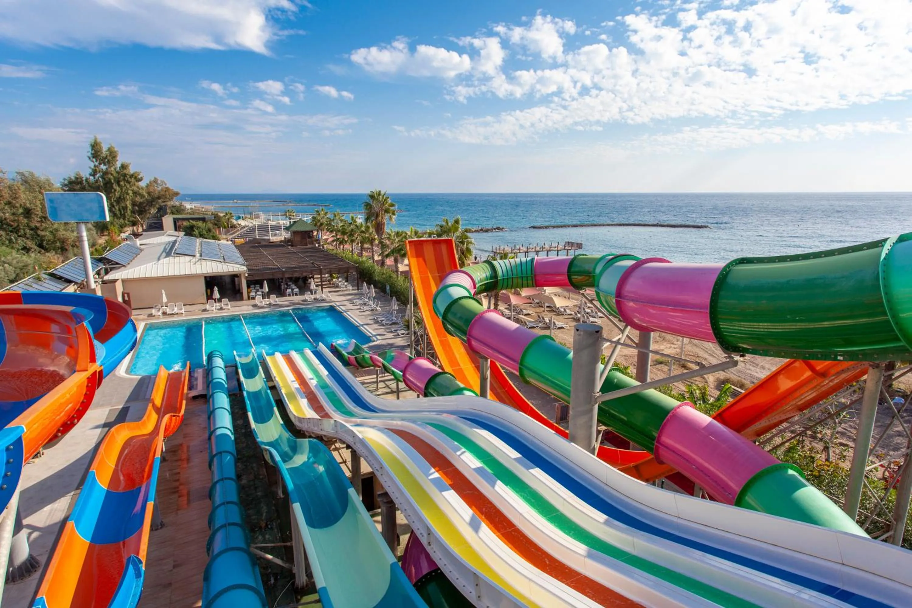 Swimming pool in Haydarpasha Palace Hotel