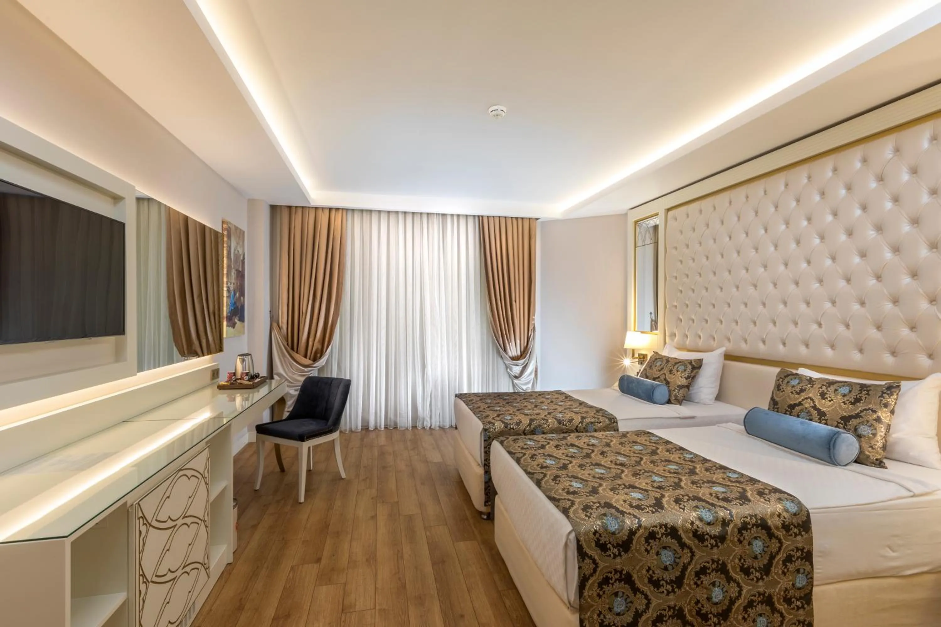 Photo of the whole room, Bed in Haydarpasha Palace Hotel