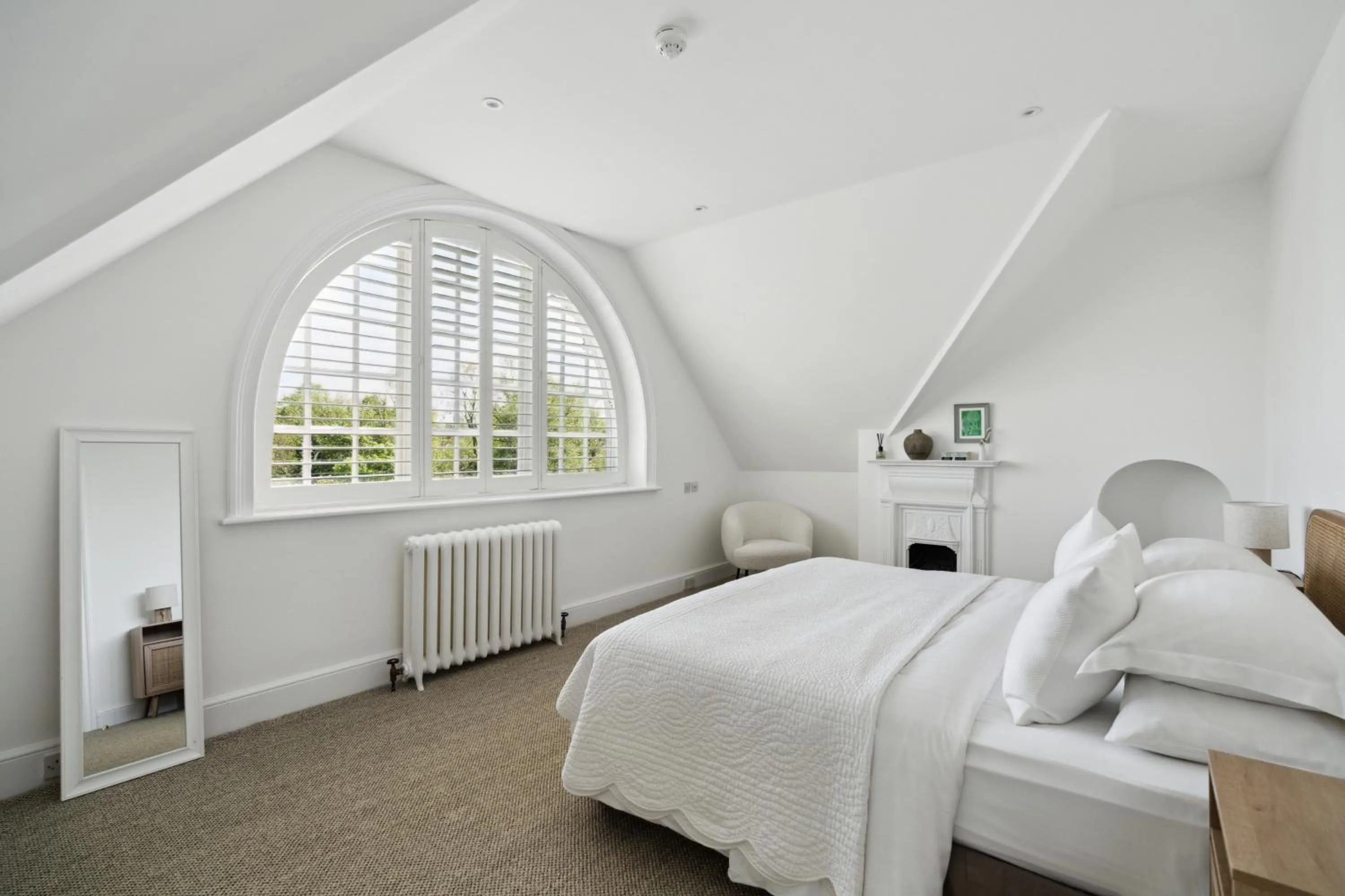 Bedroom, Bed in River Arts Club