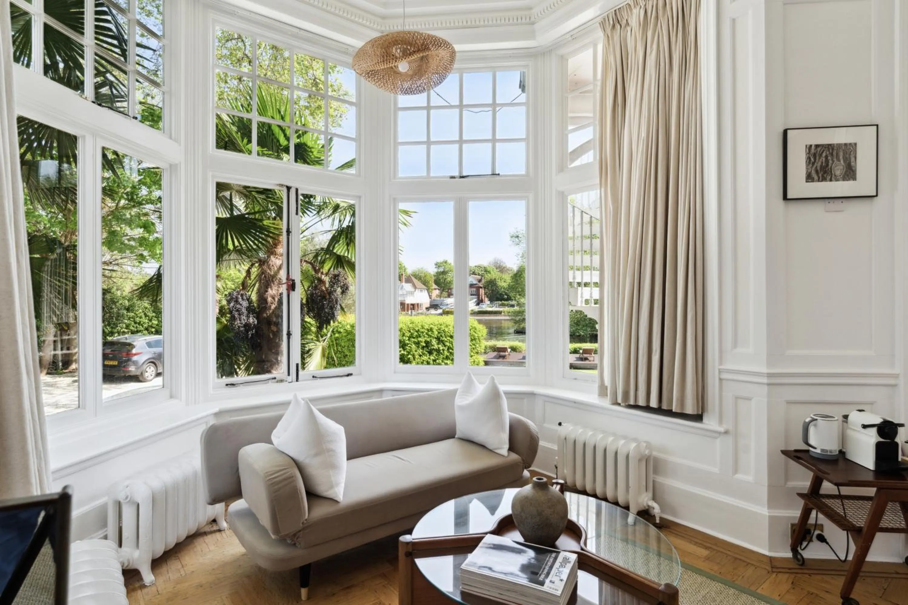 Bedroom in River Arts Club