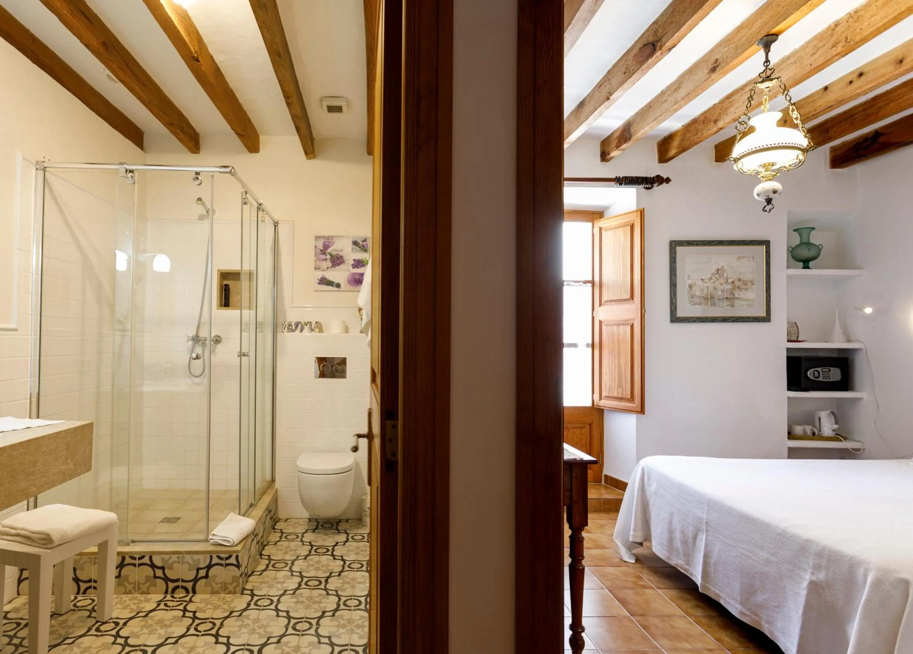 Shower, Bed in Son Colom -Turismo de interior