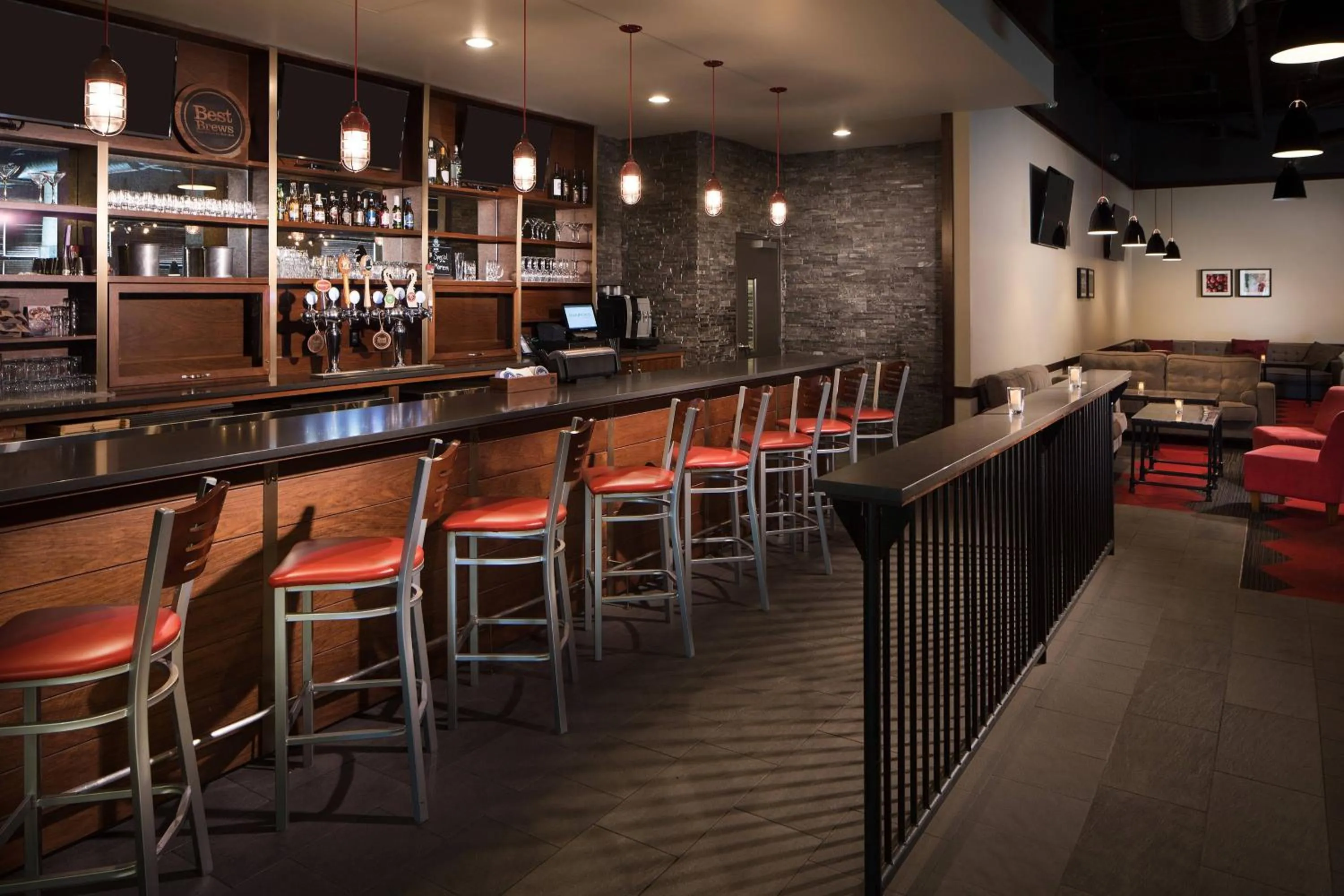 Lounge or bar in Four Points by Sheraton Seattle Airport South