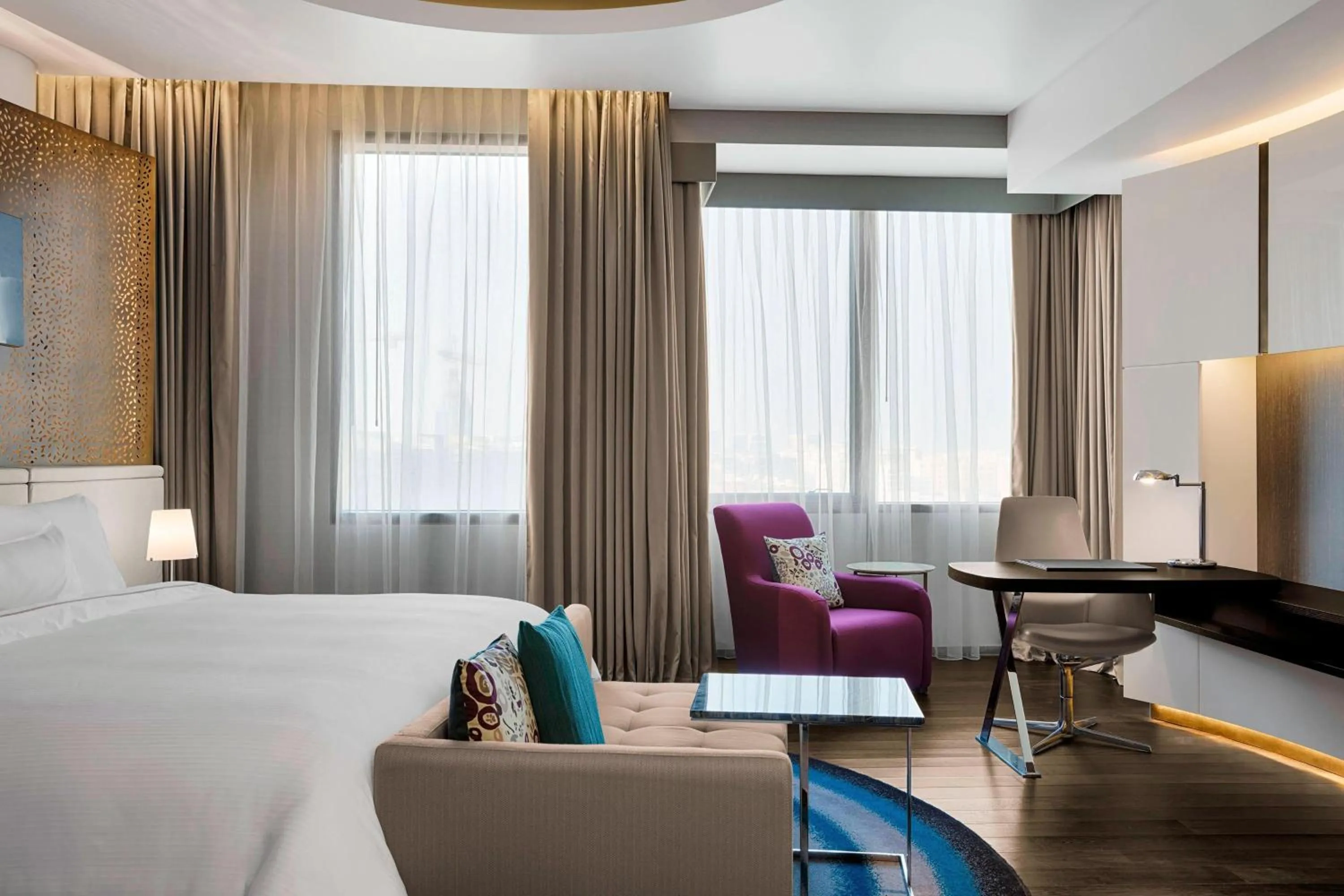 Swimming pool, Bed in The Westin Doha Hotel & Spa