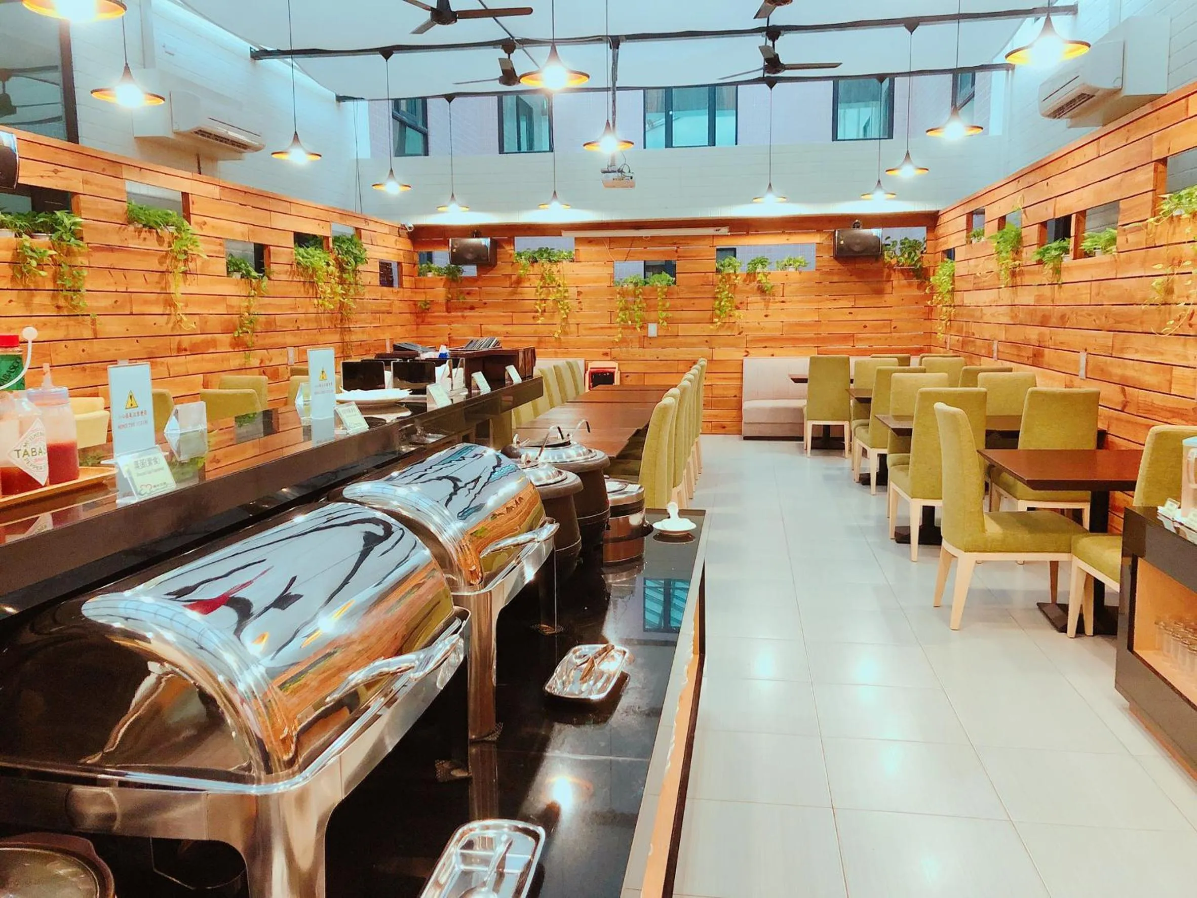 Restaurant/places to eat in Wemeet Hotel