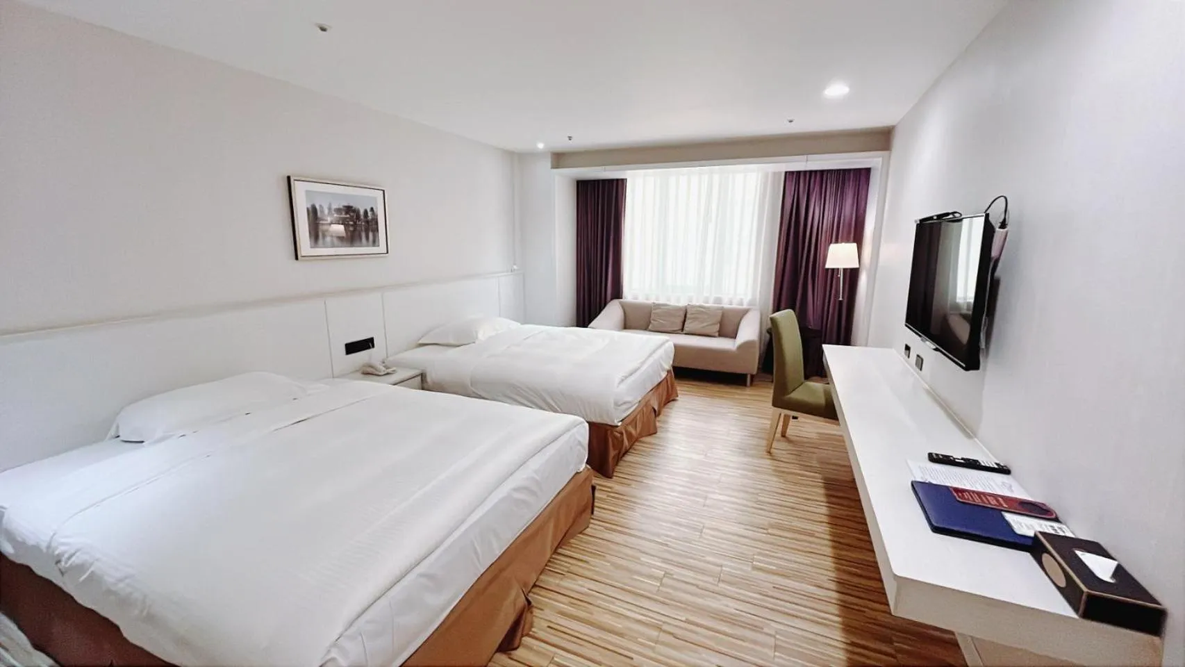 Deluxe Twin Room in Wemeet Hotel