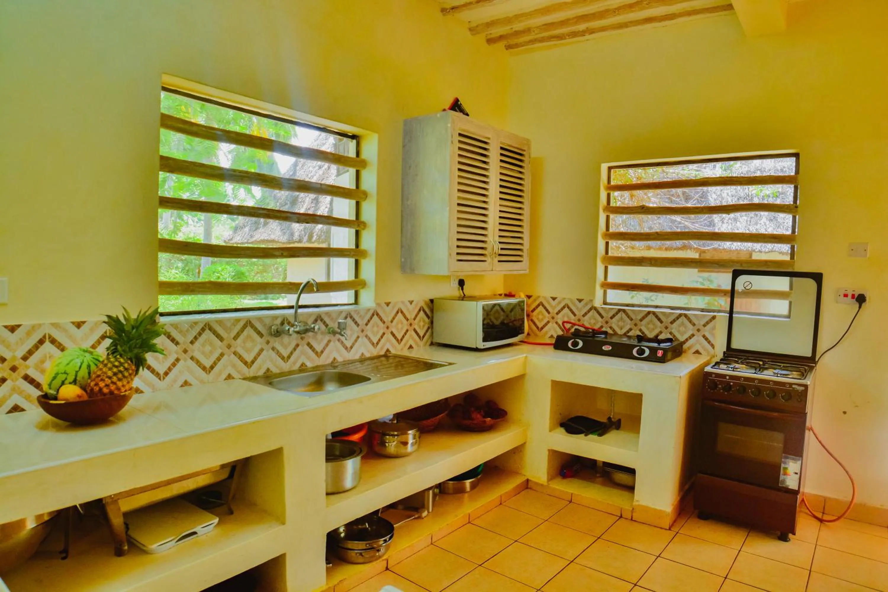Kitchen or kitchenette in Upani in Diani