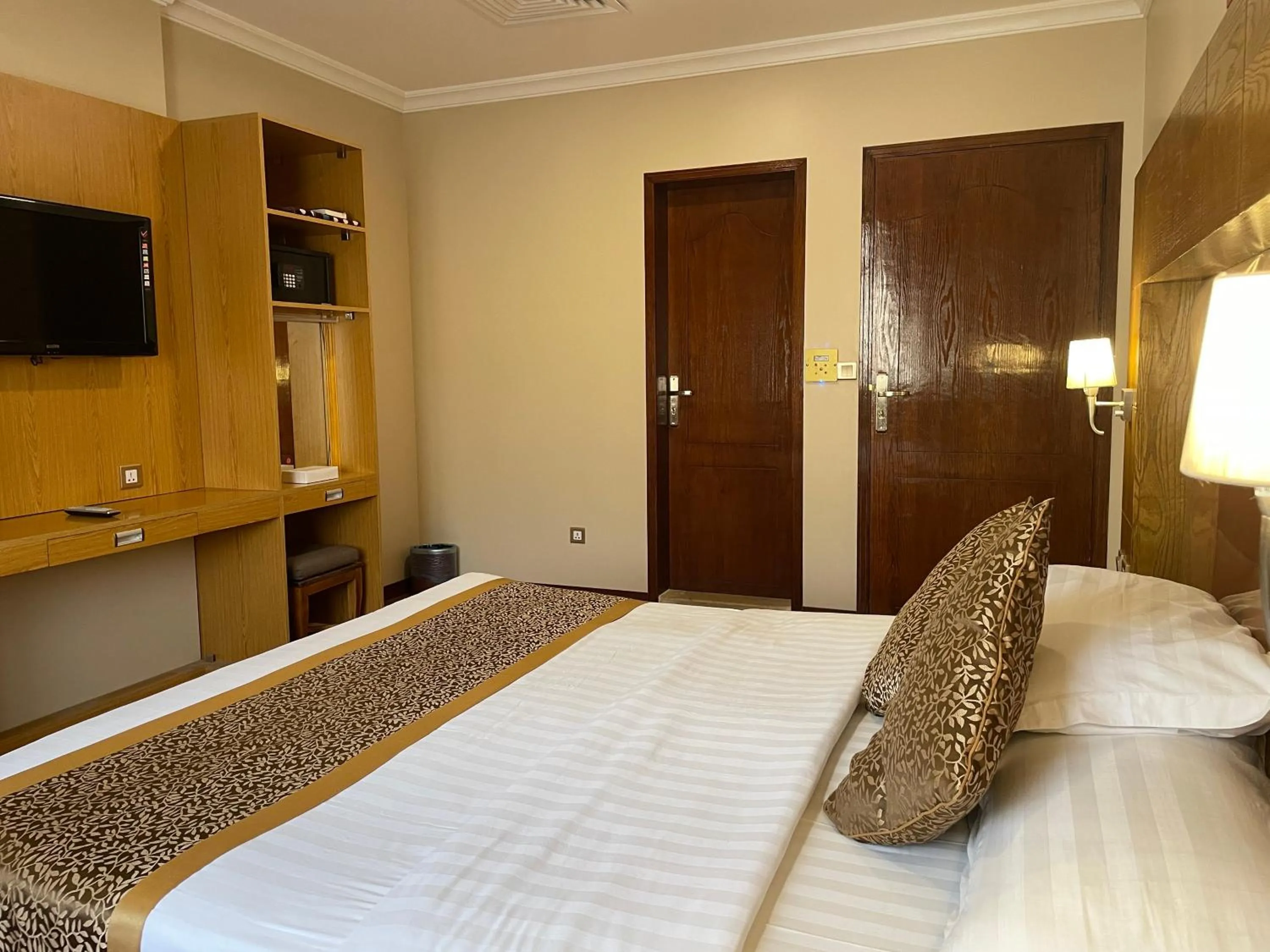 Bedroom, Bed in Travellerinn Serviced Apartment