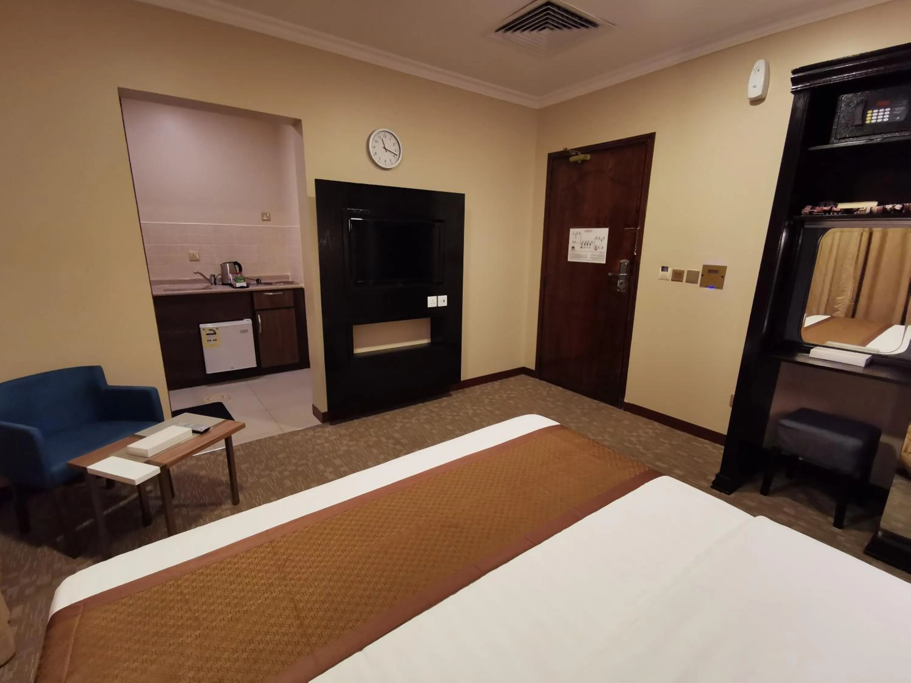 Photo of the whole room, Bed in Travellerinn Serviced Apartment