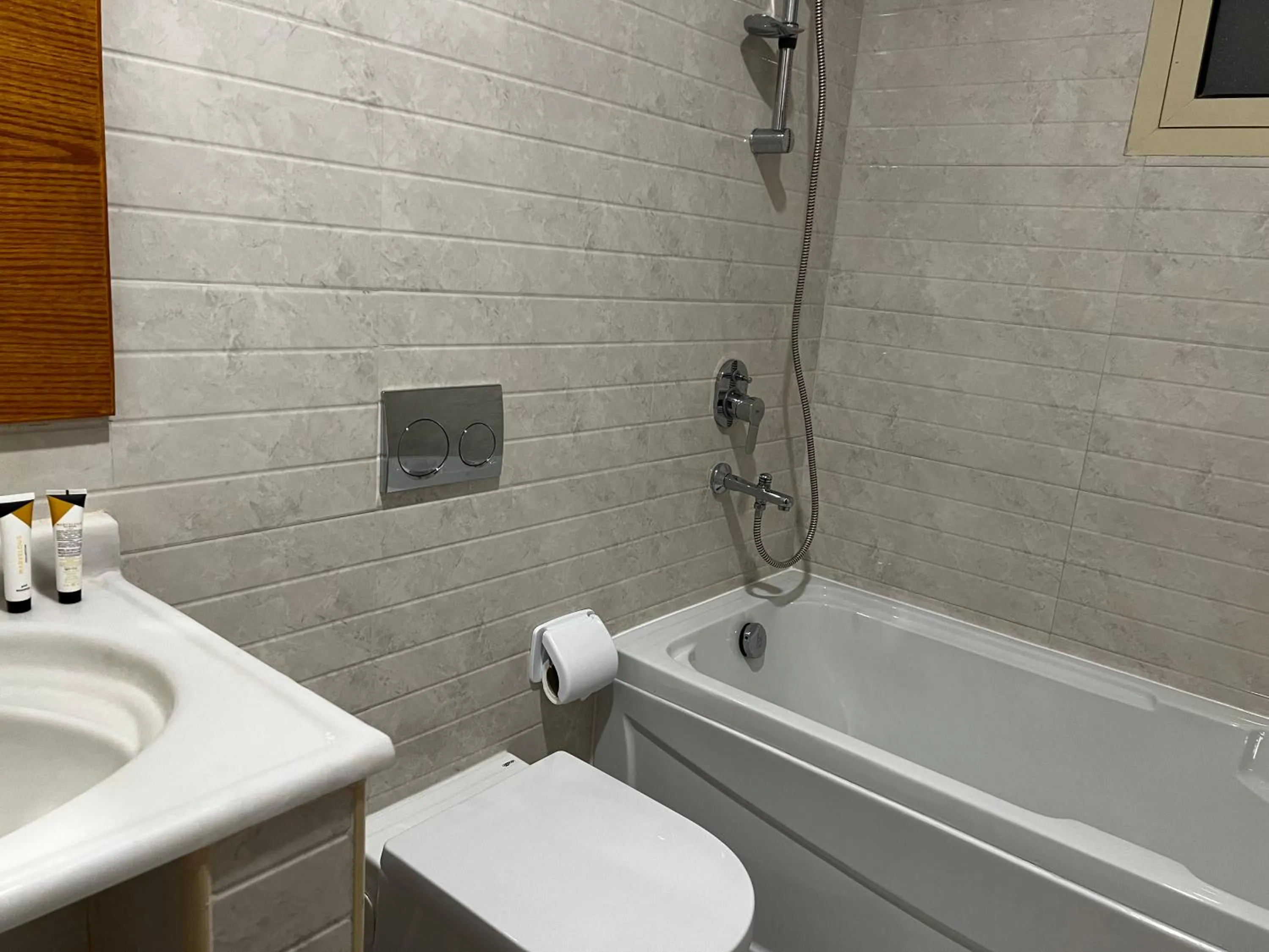 Bathroom in Travellerinn Serviced Apartment