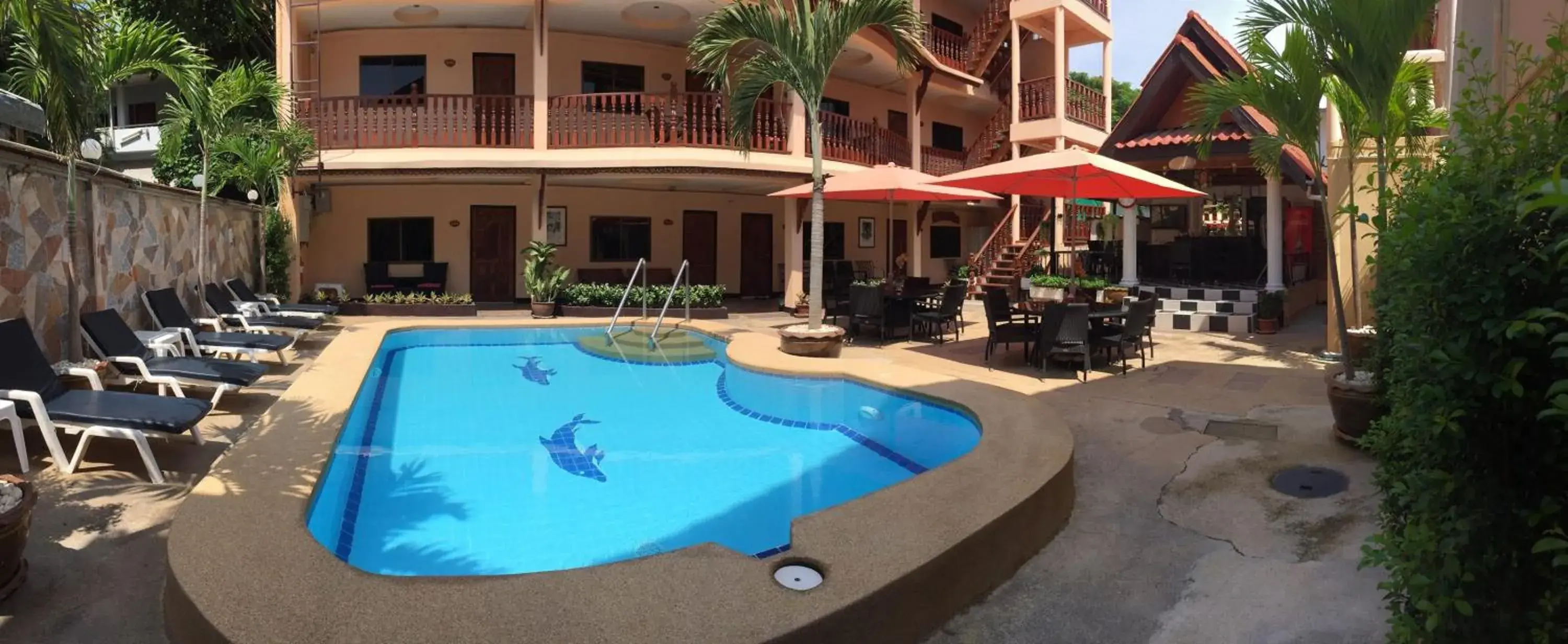 Deluxe Double Room in Phratamnak Inn - 100 meter from Beach Deluxe Double Room in Phratamnak Inn - 100 meter from Beach