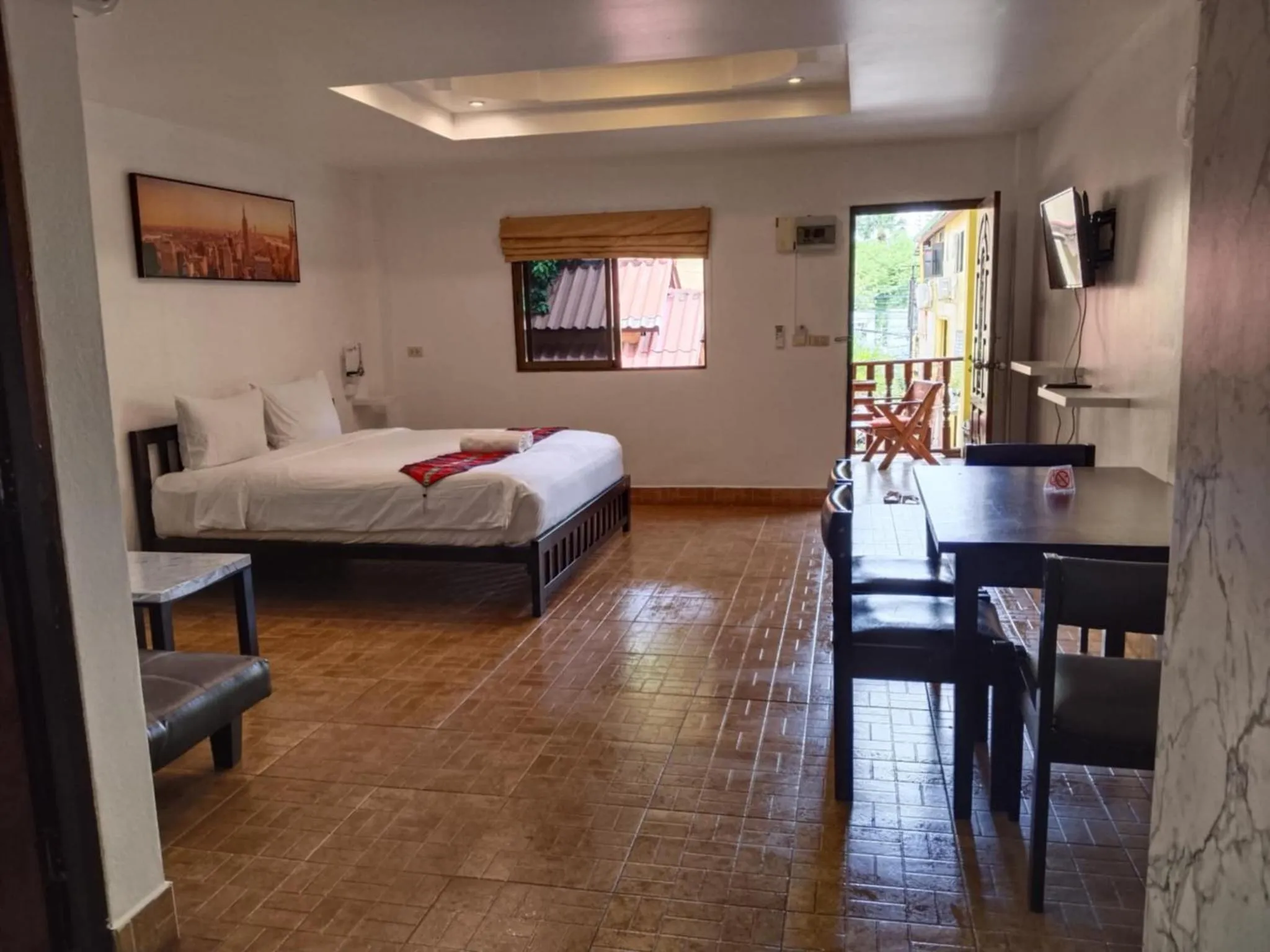 Bed in Phratamnak Inn - 100 meter from Beach