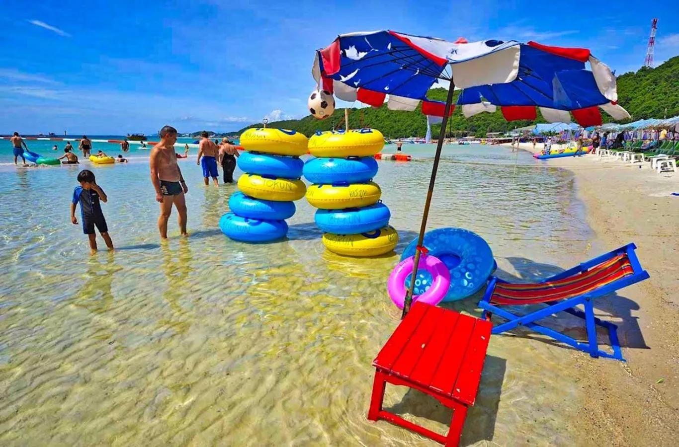 Beach in Phratamnak Inn - 100 meter from Beach