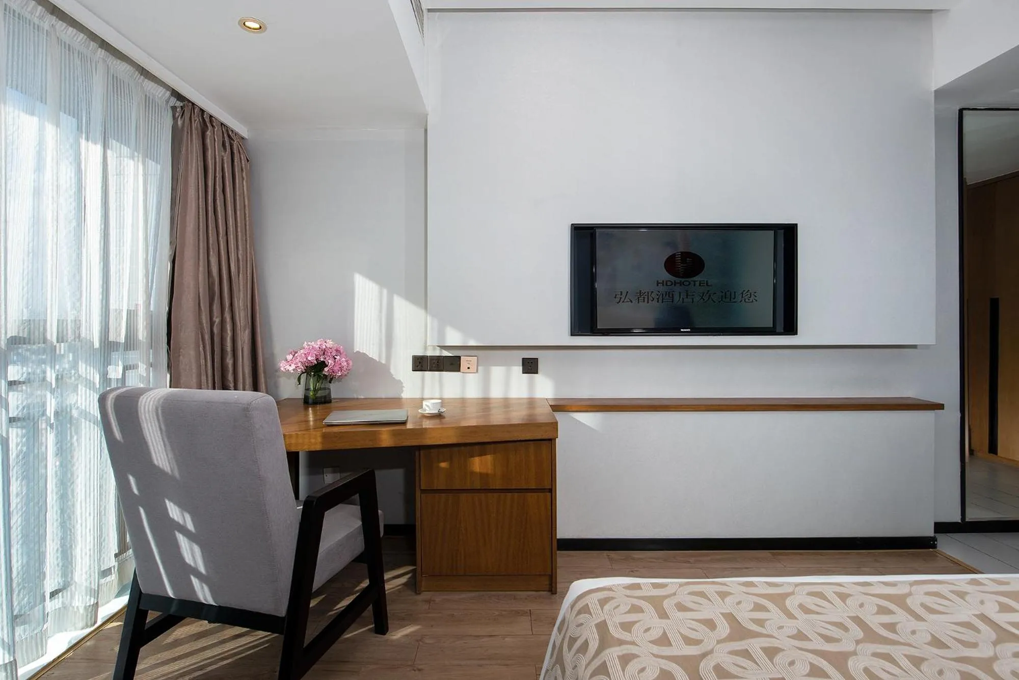 TV and multimedia, Bed in Hongdu Hotel