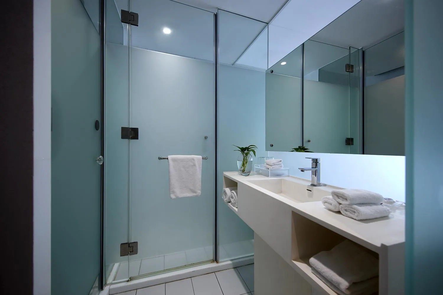 Shower in Hongdu Hotel