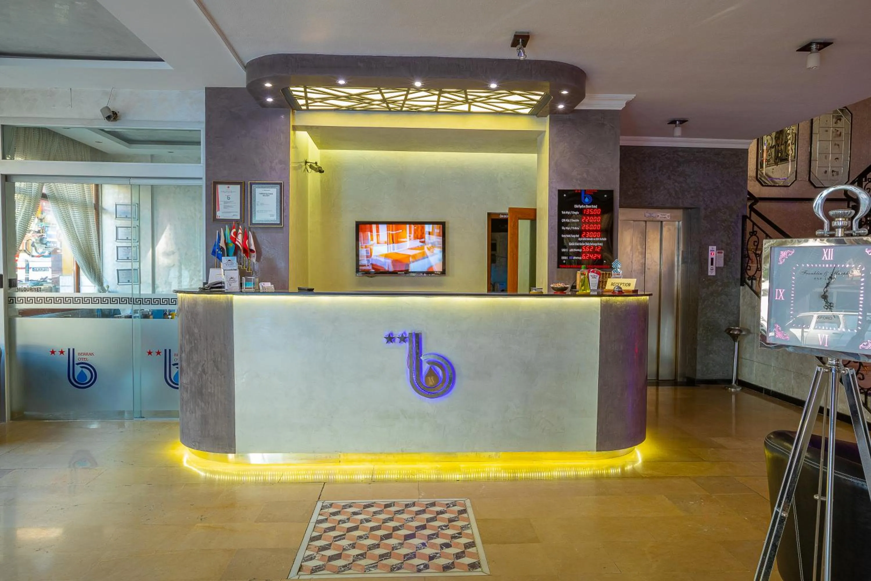 Lobby or reception in Berrak Otel