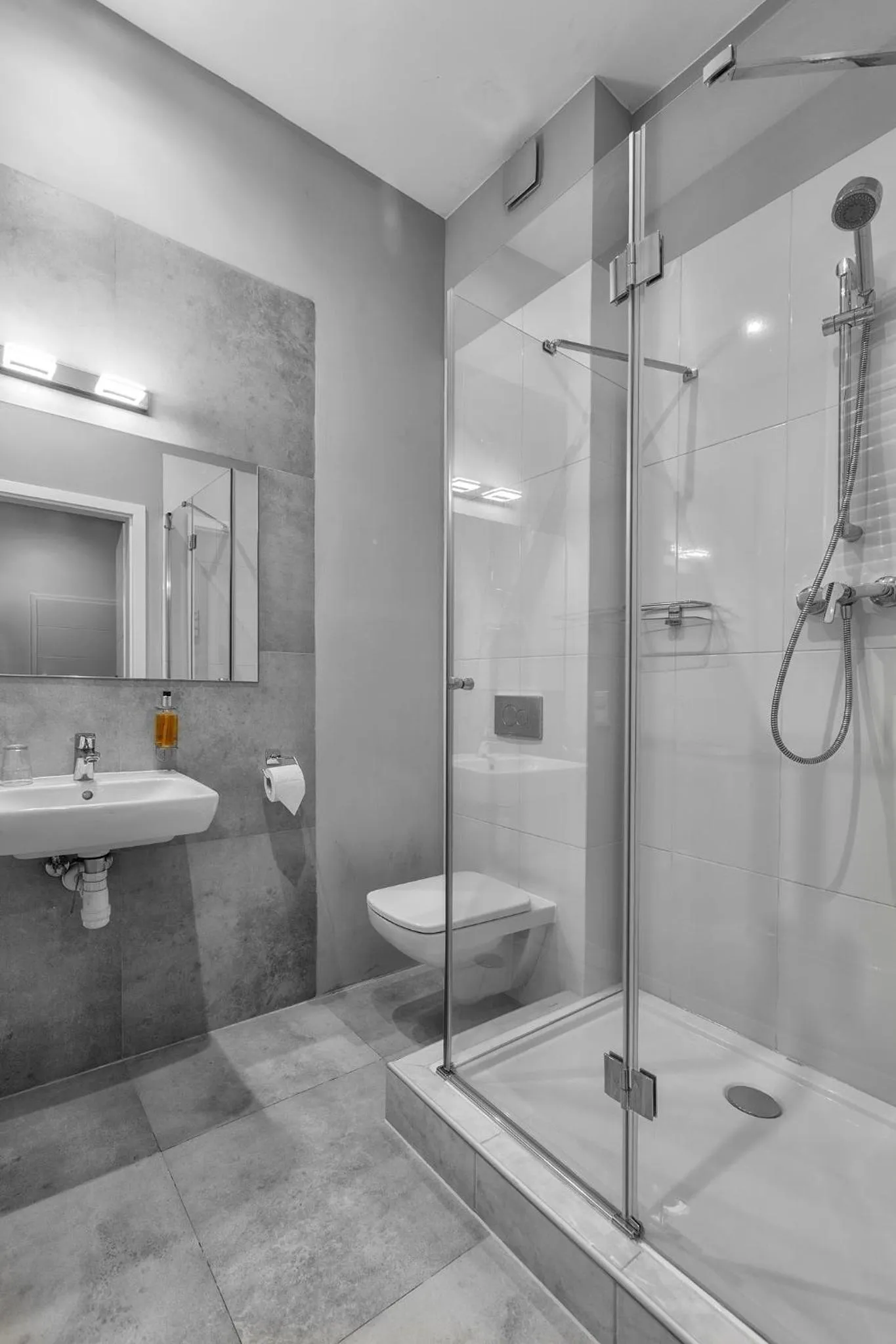 Shower in Cinema Rooms - Piotrkowska