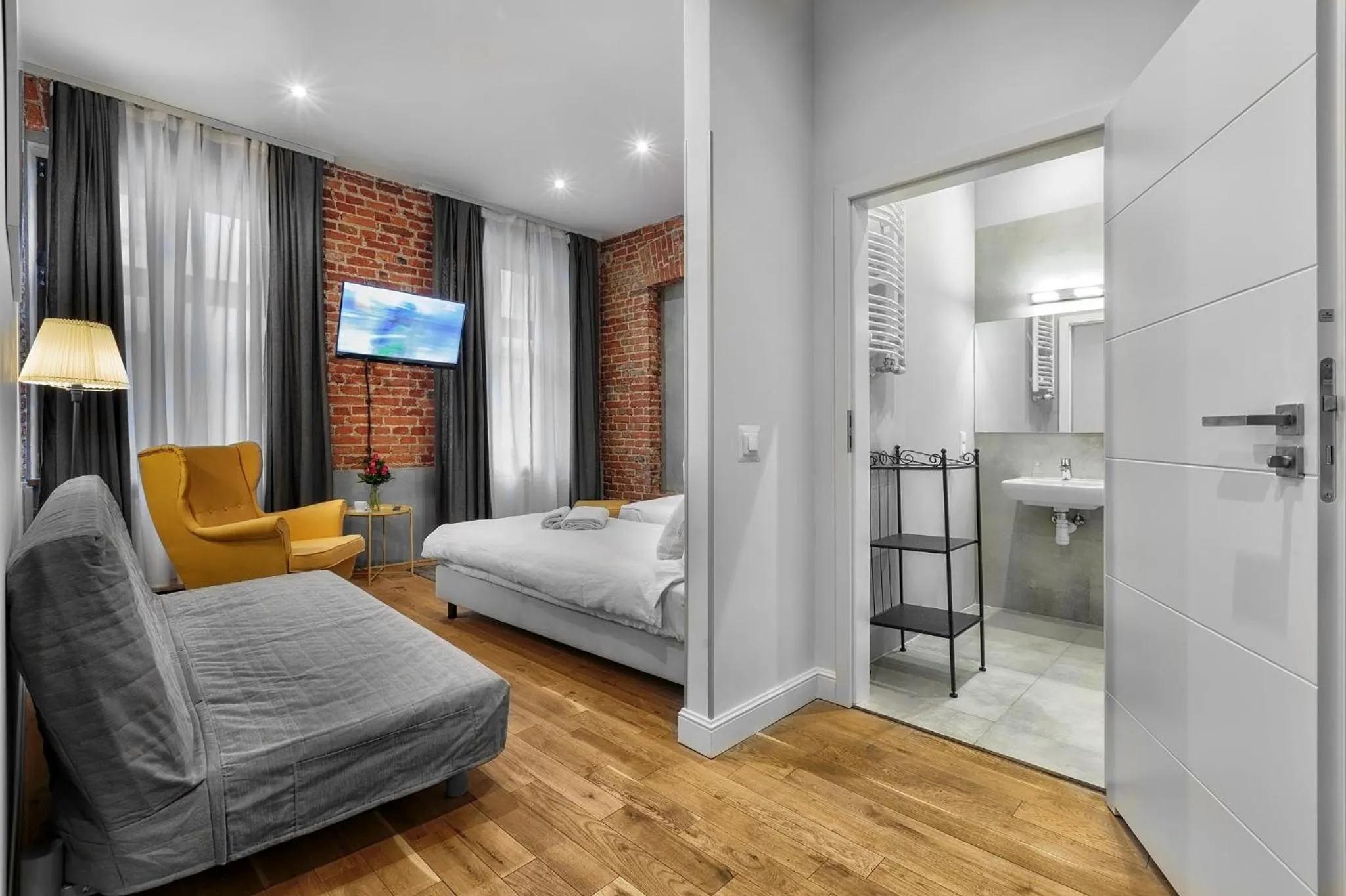 Bed in Cinema Rooms - Piotrkowska