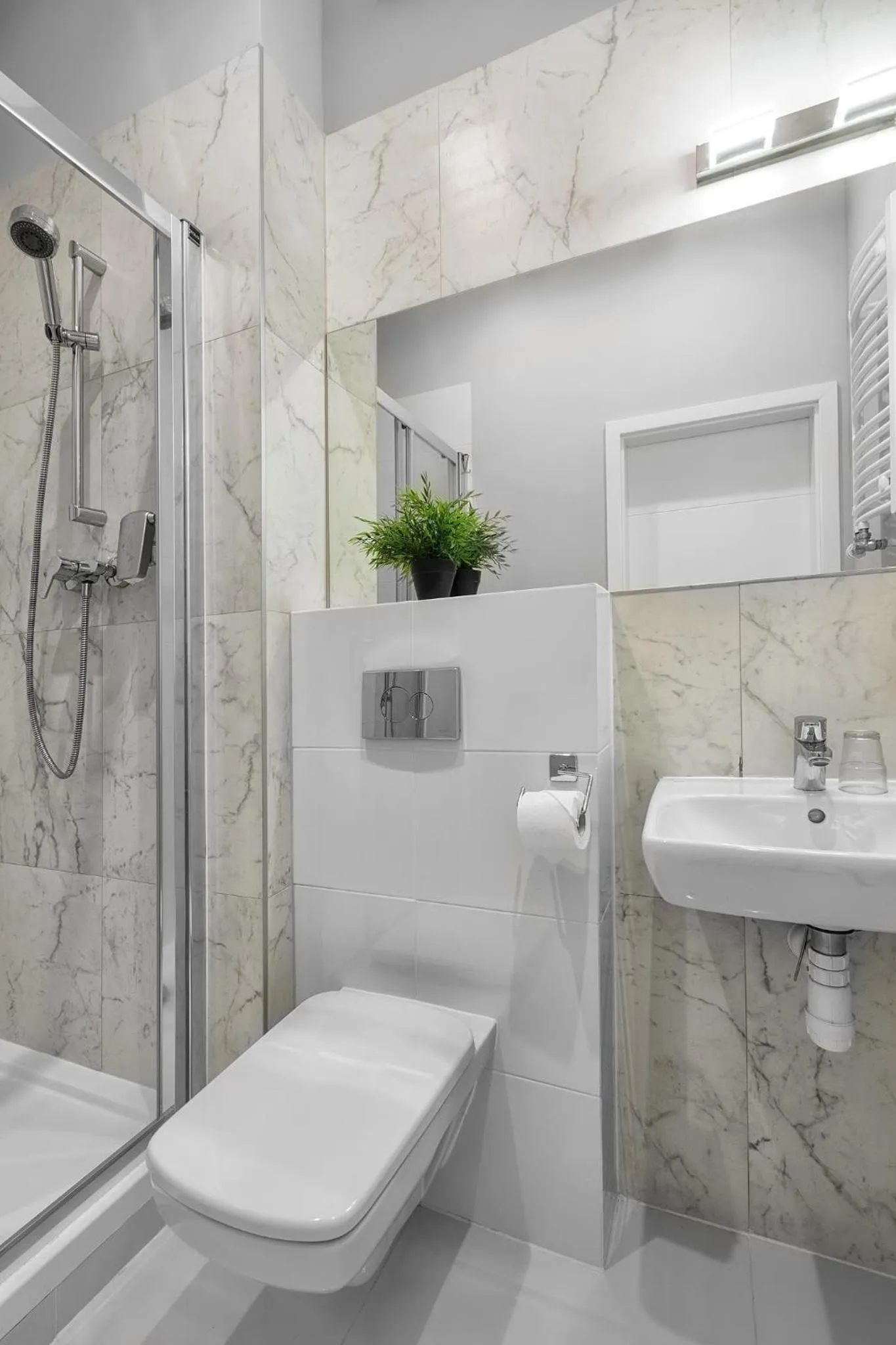 Shower in Cinema Rooms - Piotrkowska