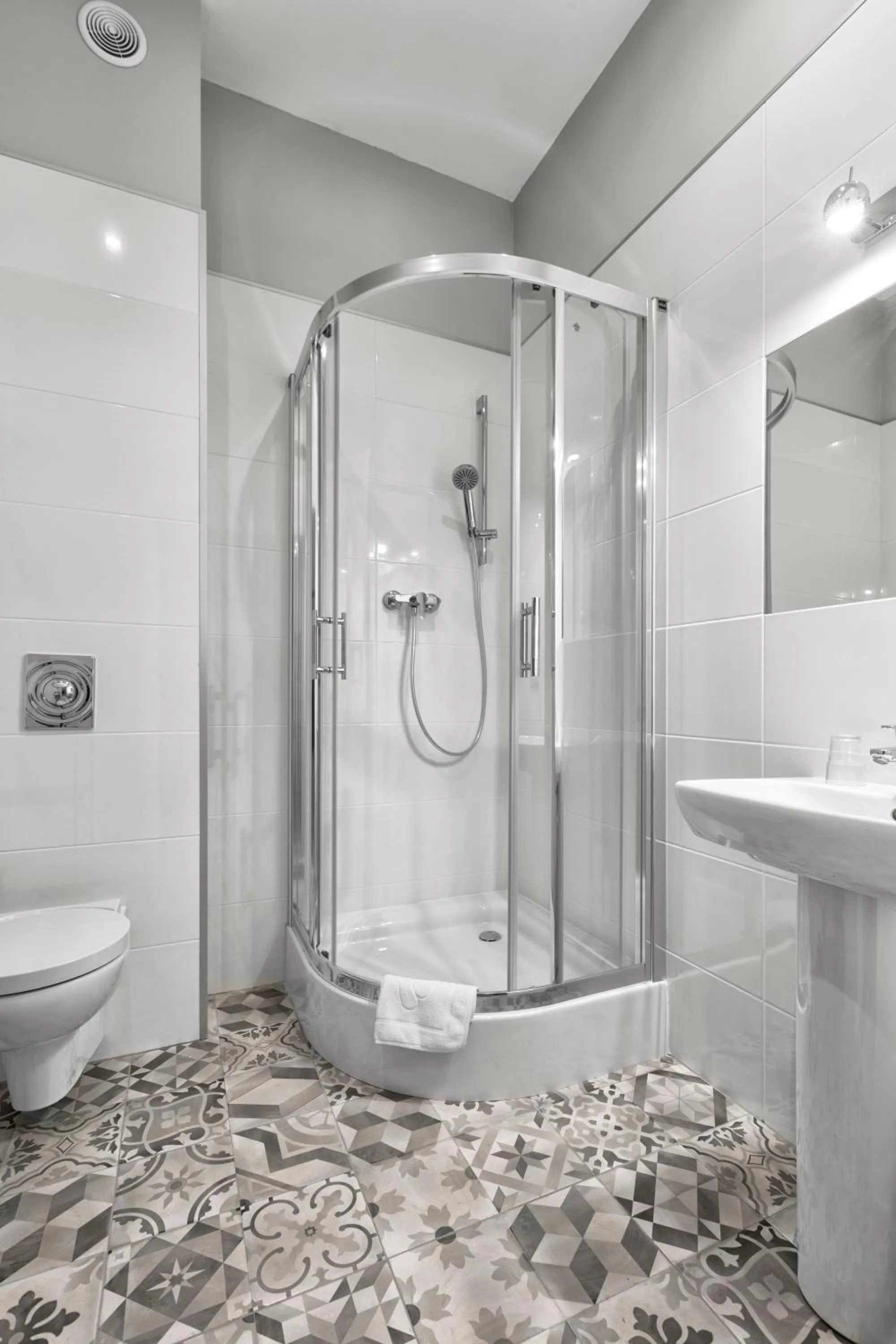 Shower in Cinema Rooms - Piotrkowska