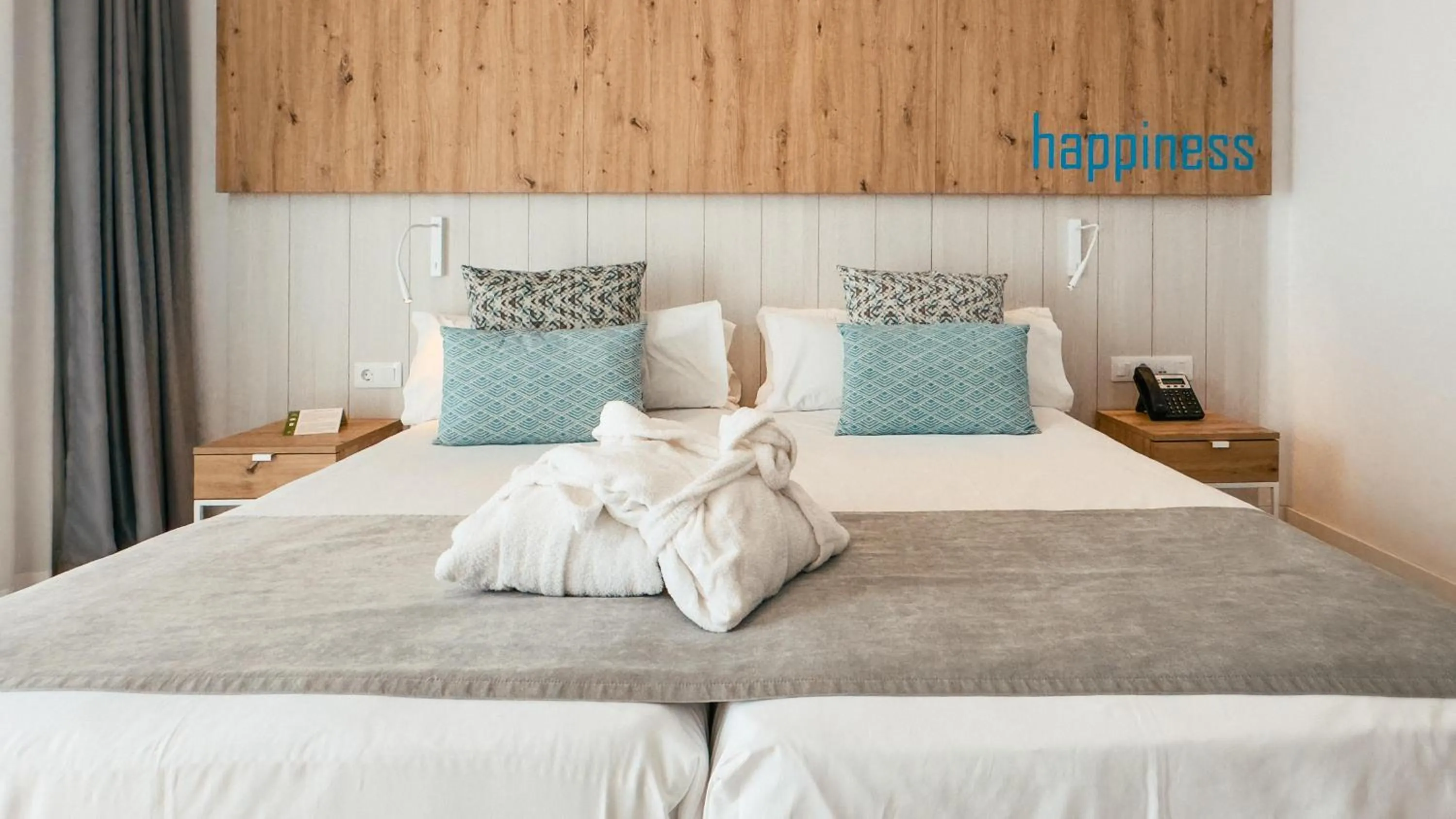 Photo of the whole room, Bed in Labranda Corralejo Village