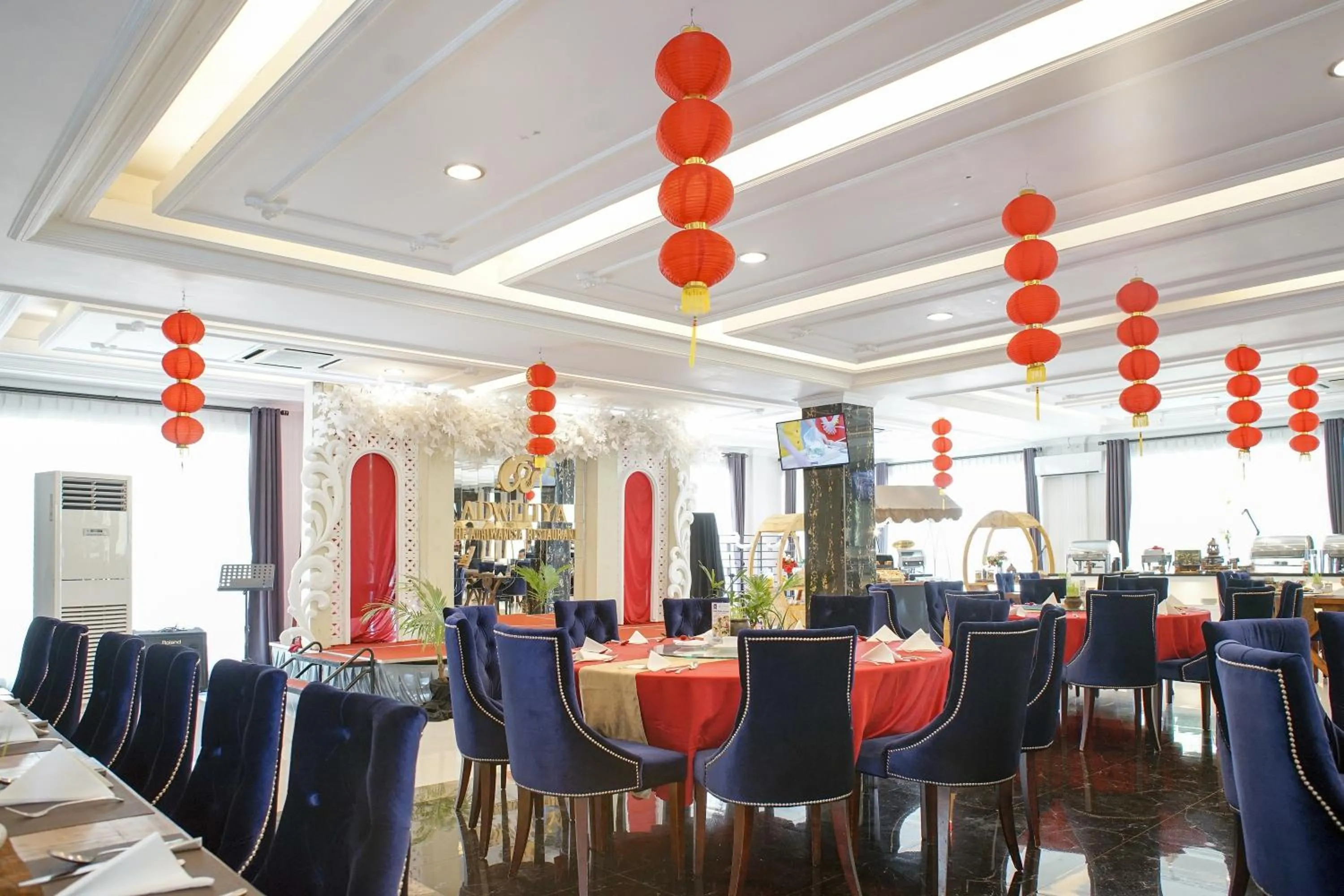 Restaurant/places to eat in Adhiwangsa Hotel