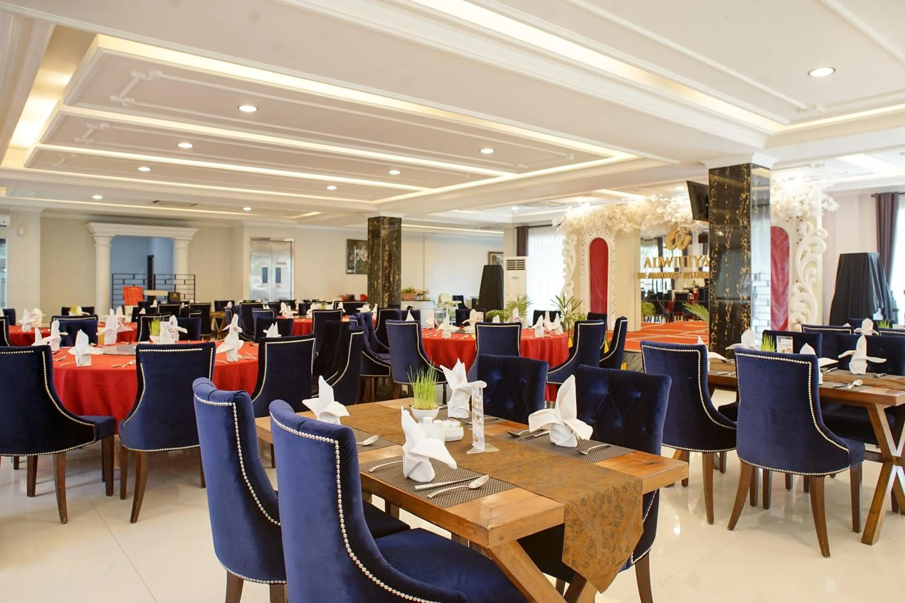 Restaurant/places to eat in Adhiwangsa Hotel