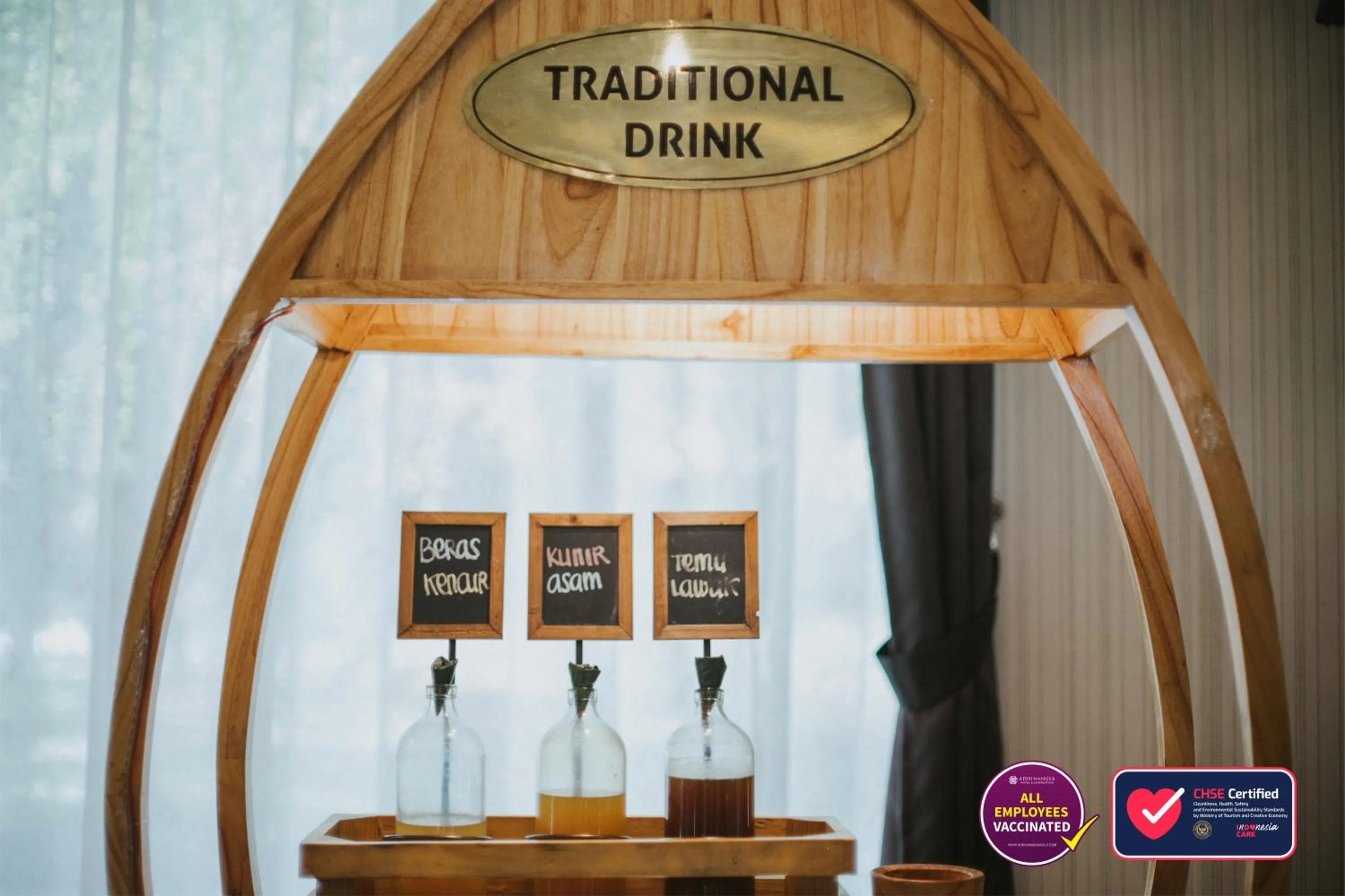 Restaurant/places to eat in Adhiwangsa Hotel