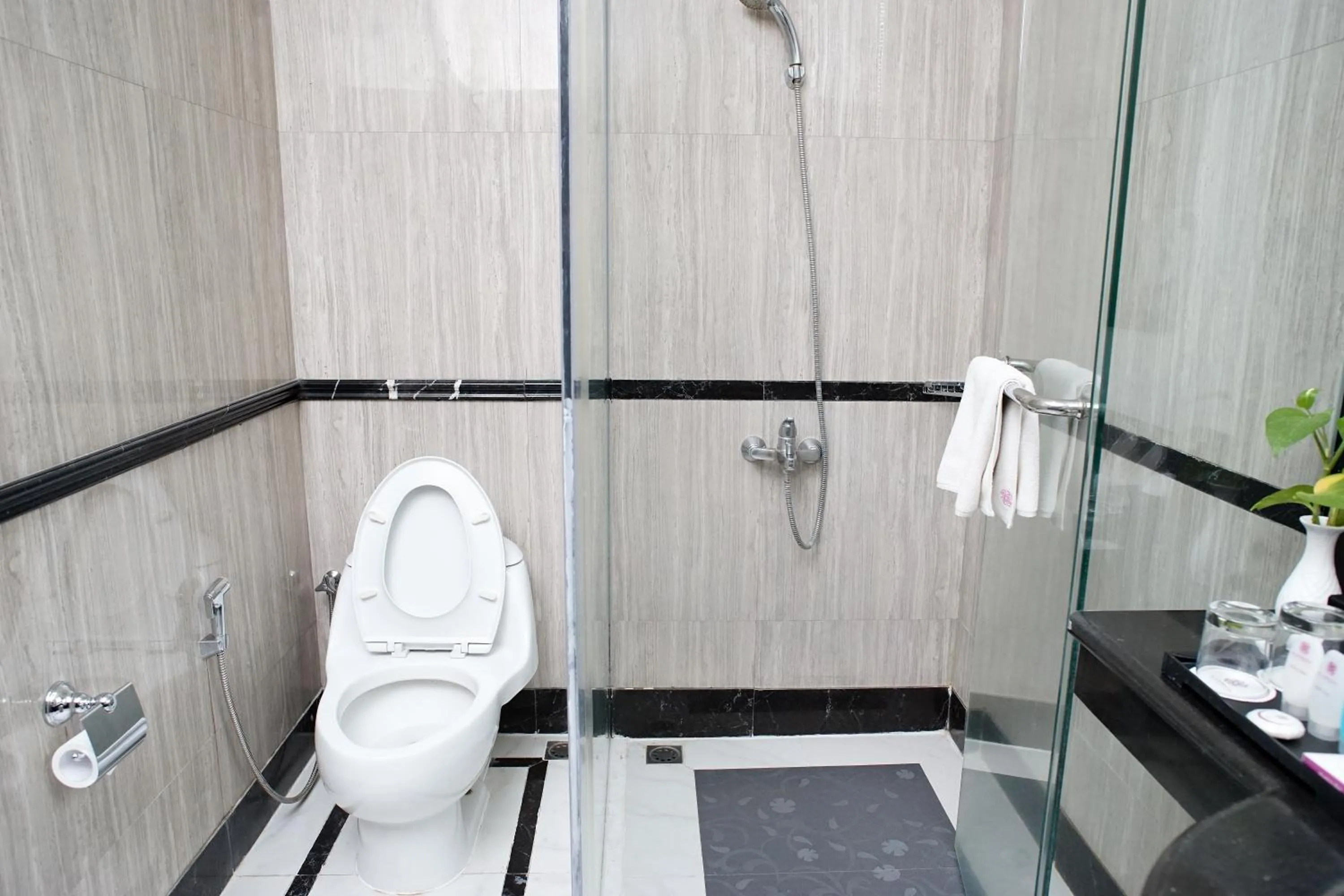 Bathroom in Adhiwangsa Hotel