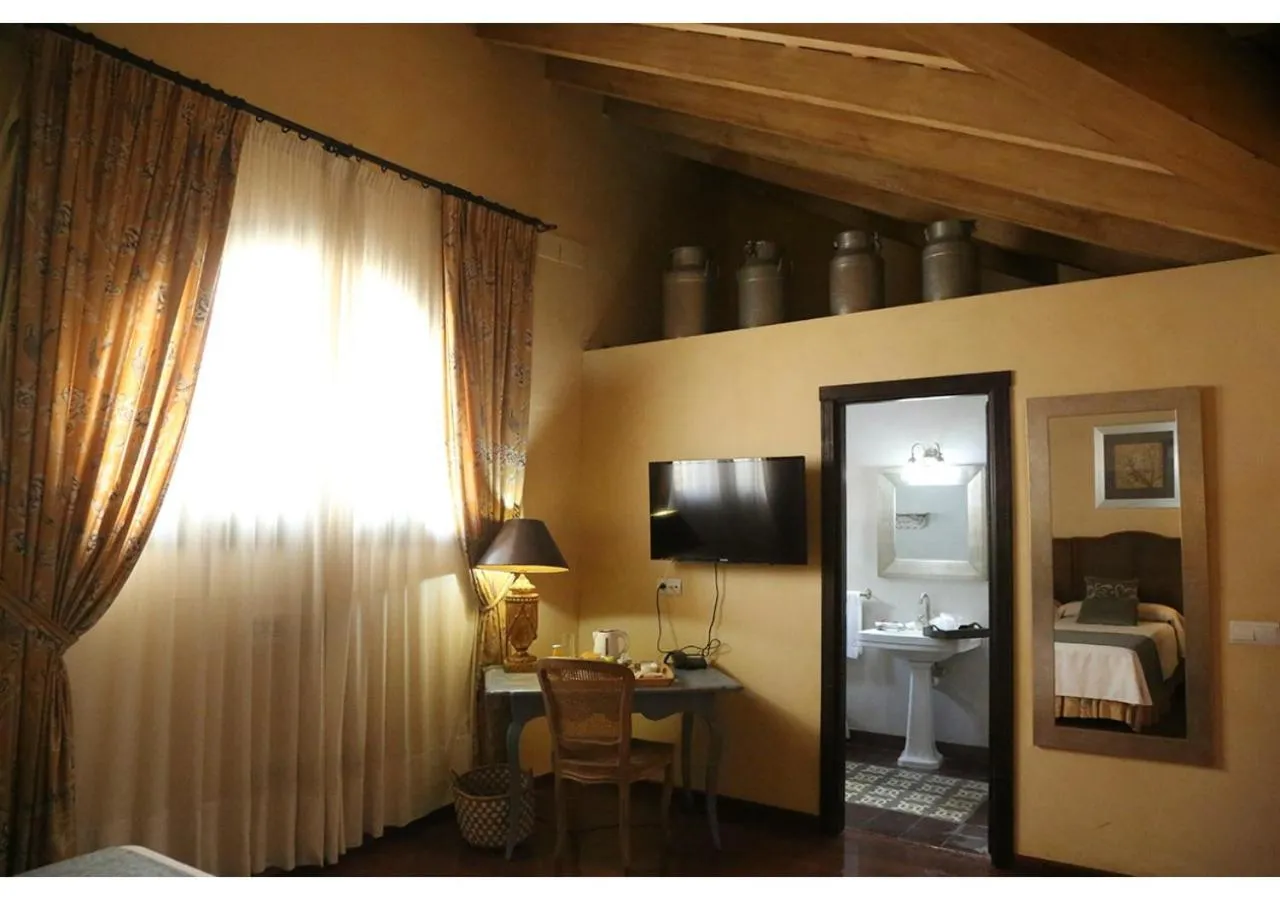 Decorative detail, Bed in La Casona de Calderón Gastronomic & Boutique Hotel