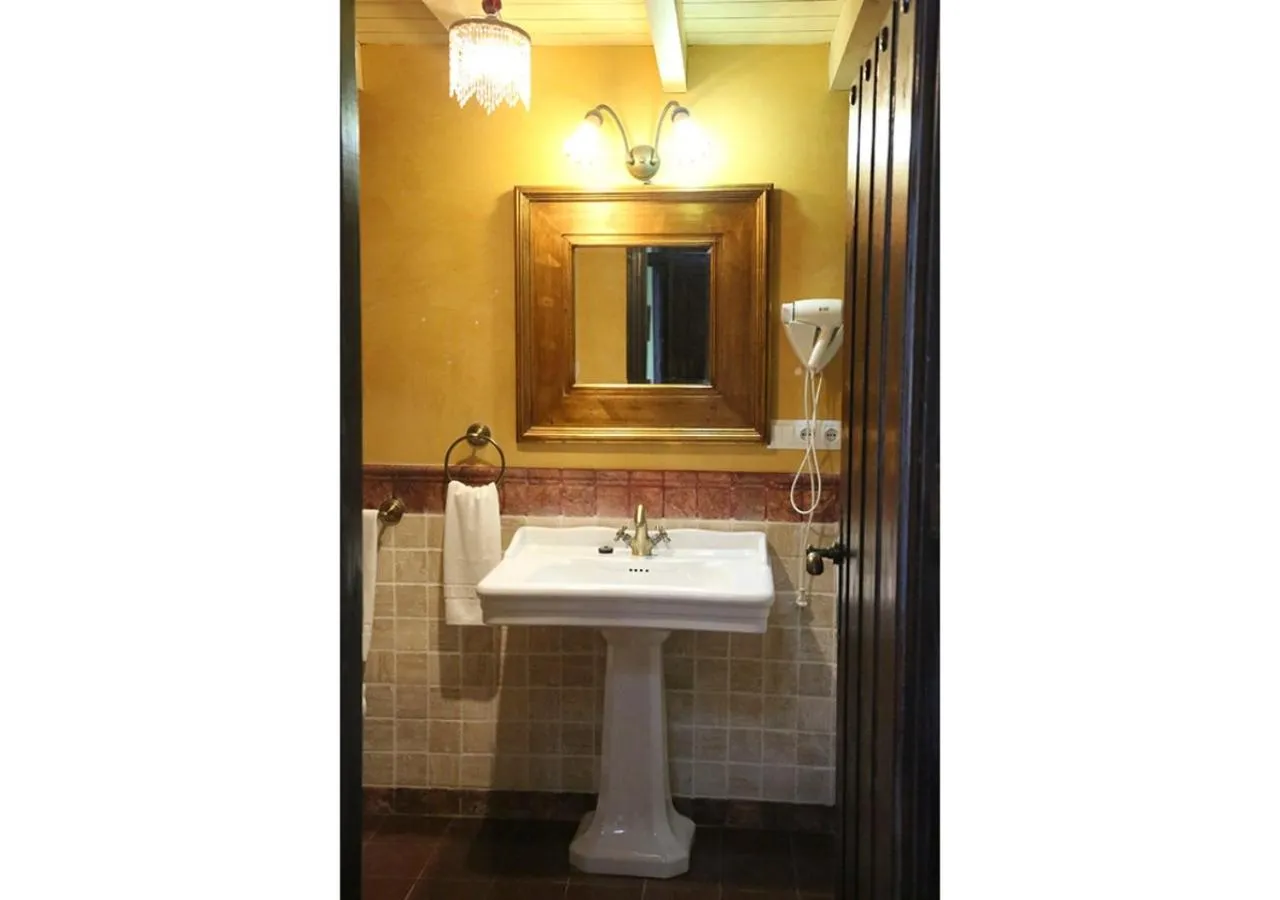 Bathroom in La Casona de Calderón Gastronomic & Boutique Hotel