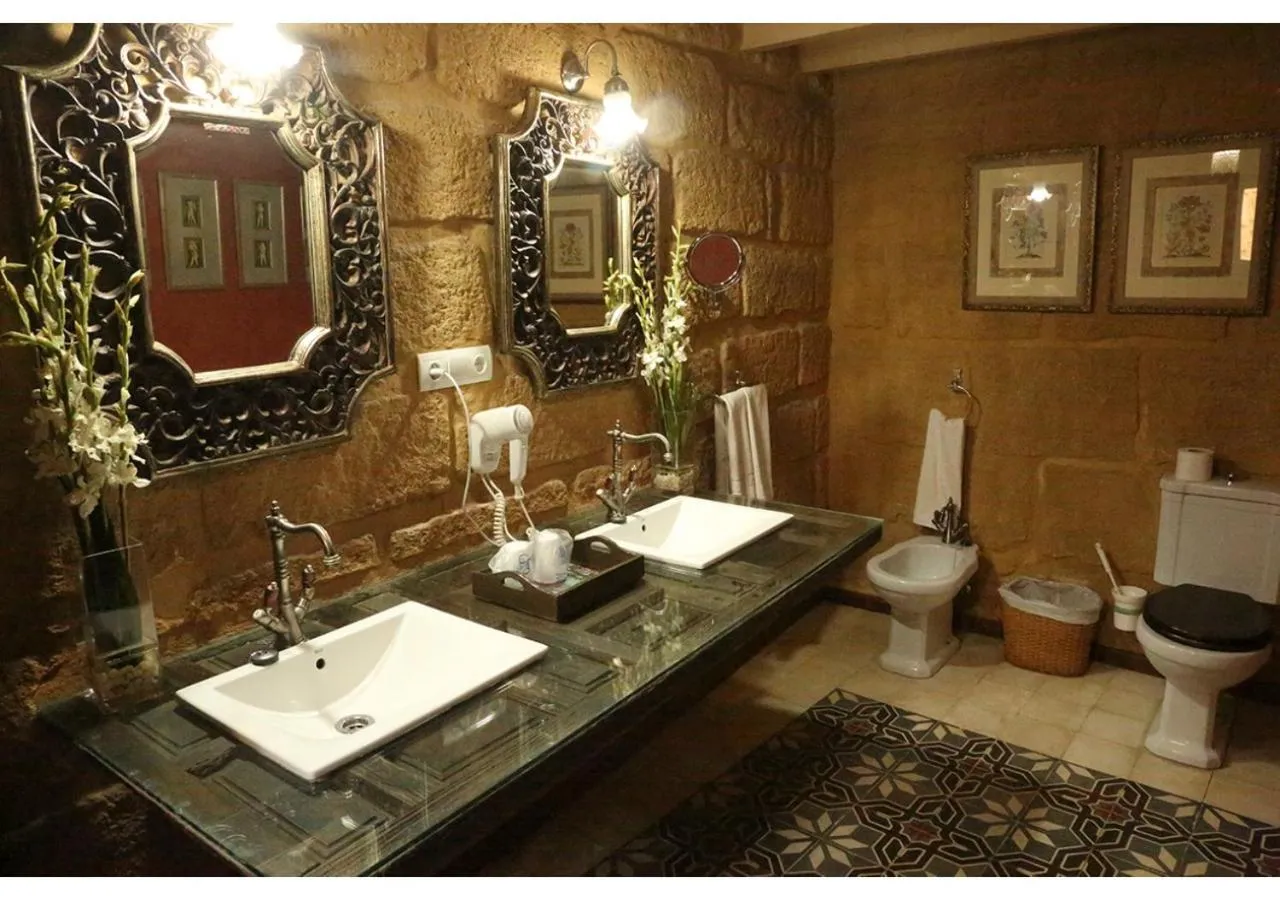 Bathroom in La Casona de Calderón Gastronomic & Boutique Hotel