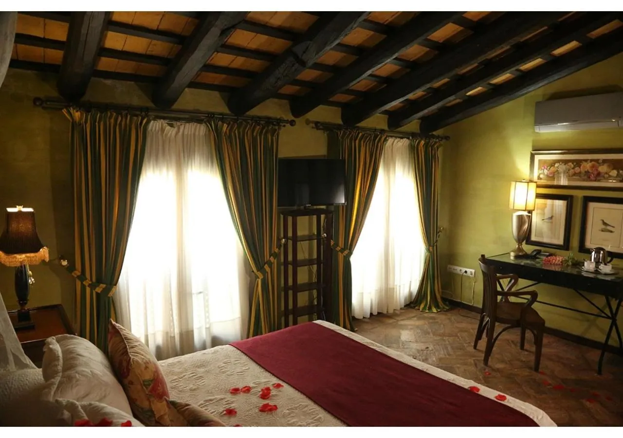 Decorative detail, Bed in La Casona de Calderón Gastronomic & Boutique Hotel