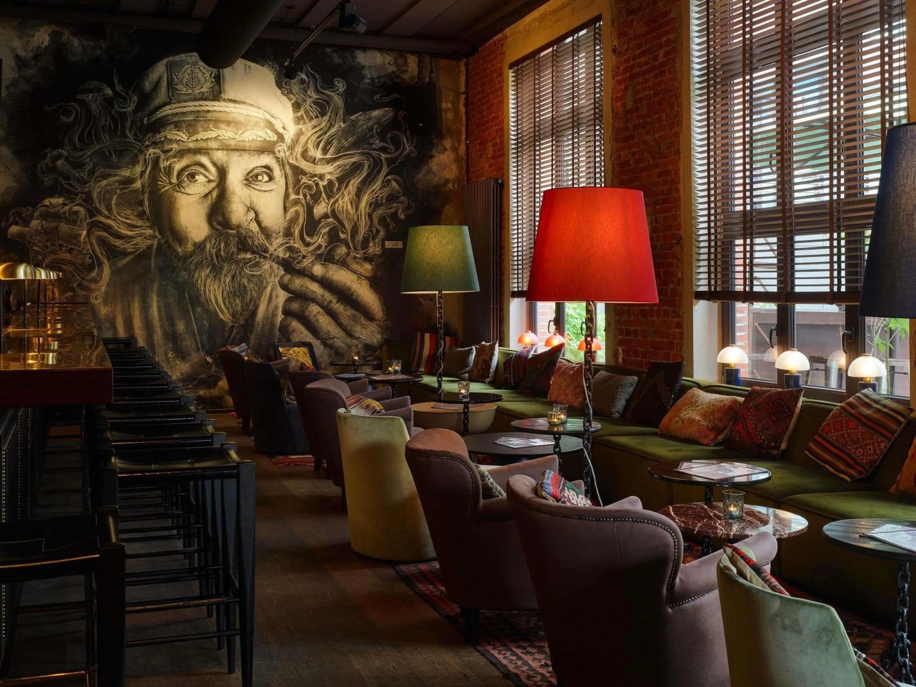 Lounge or bar in 25hours Hotel Altes Hafenamt