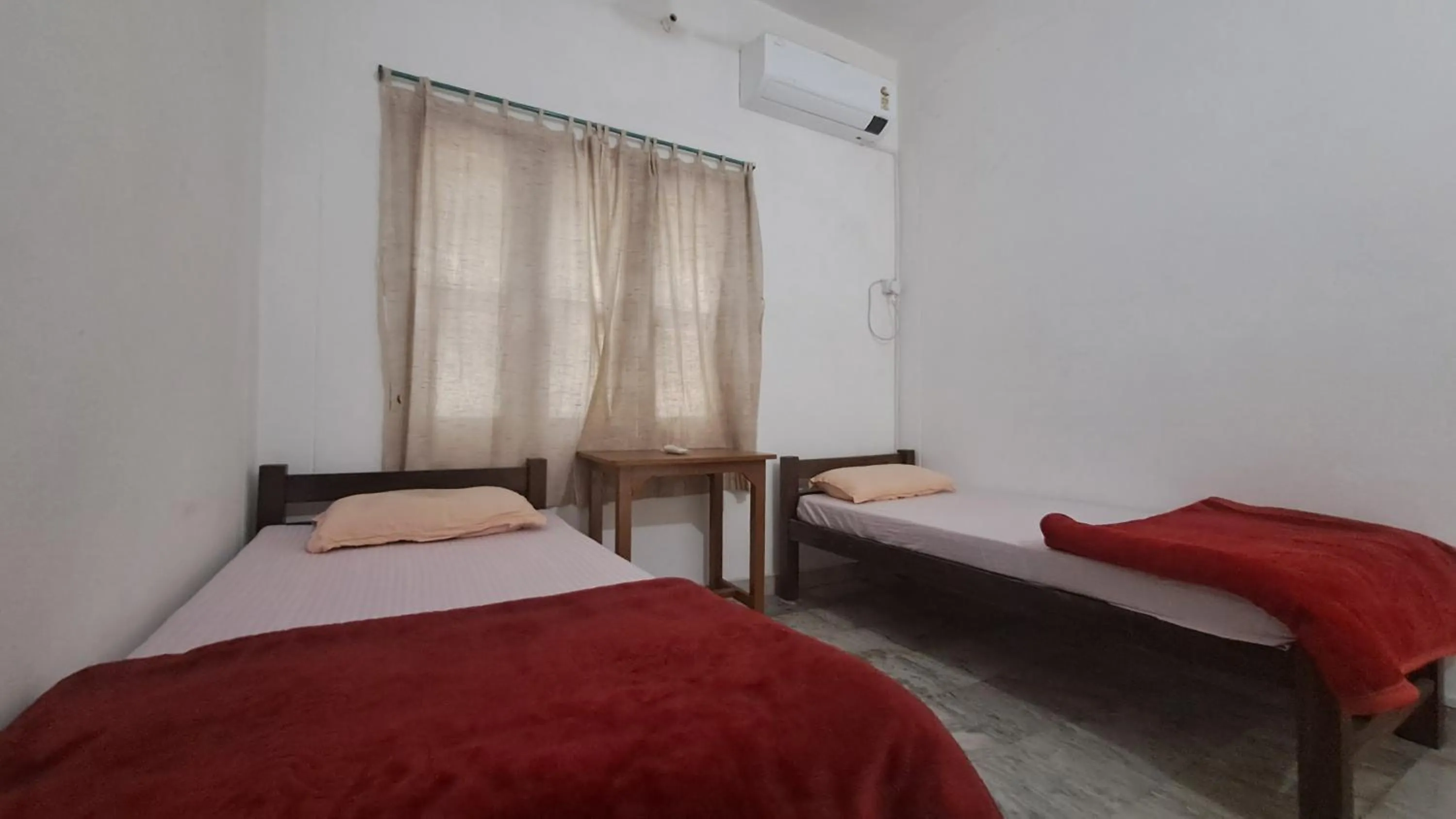 Photo of the whole room, Bed in Swami Samarpan Ashram