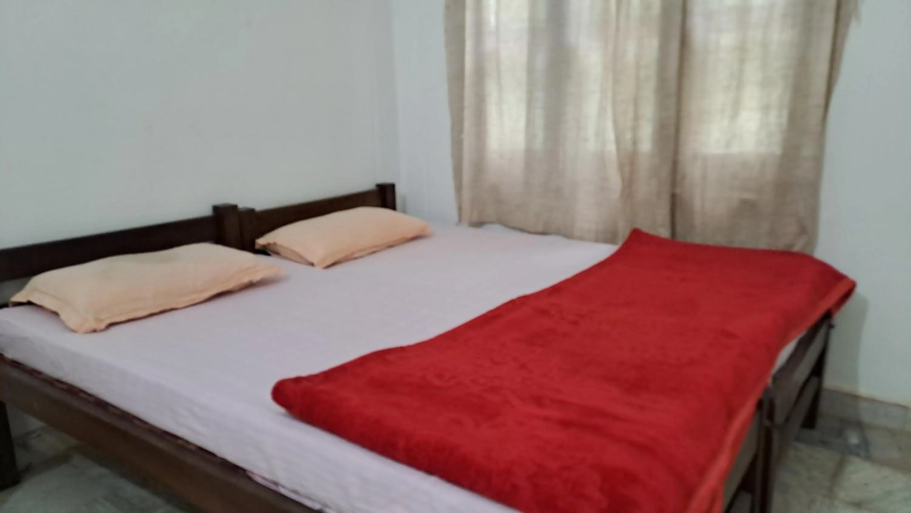 Bedroom, Bed in Swami Samarpan Ashram